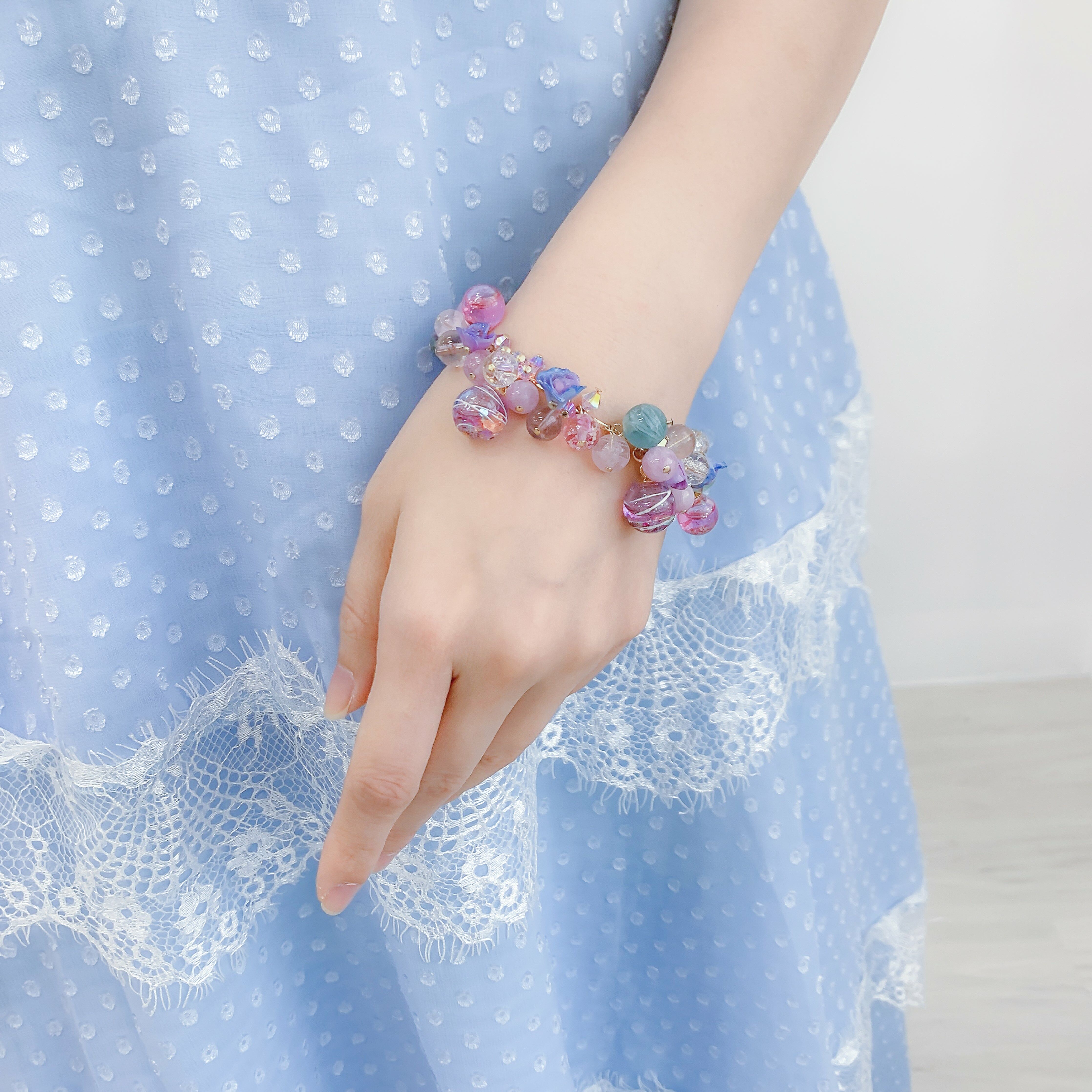 ⑥ Sunshower Bubble Bath Quartz Bracelets (10 Designs)