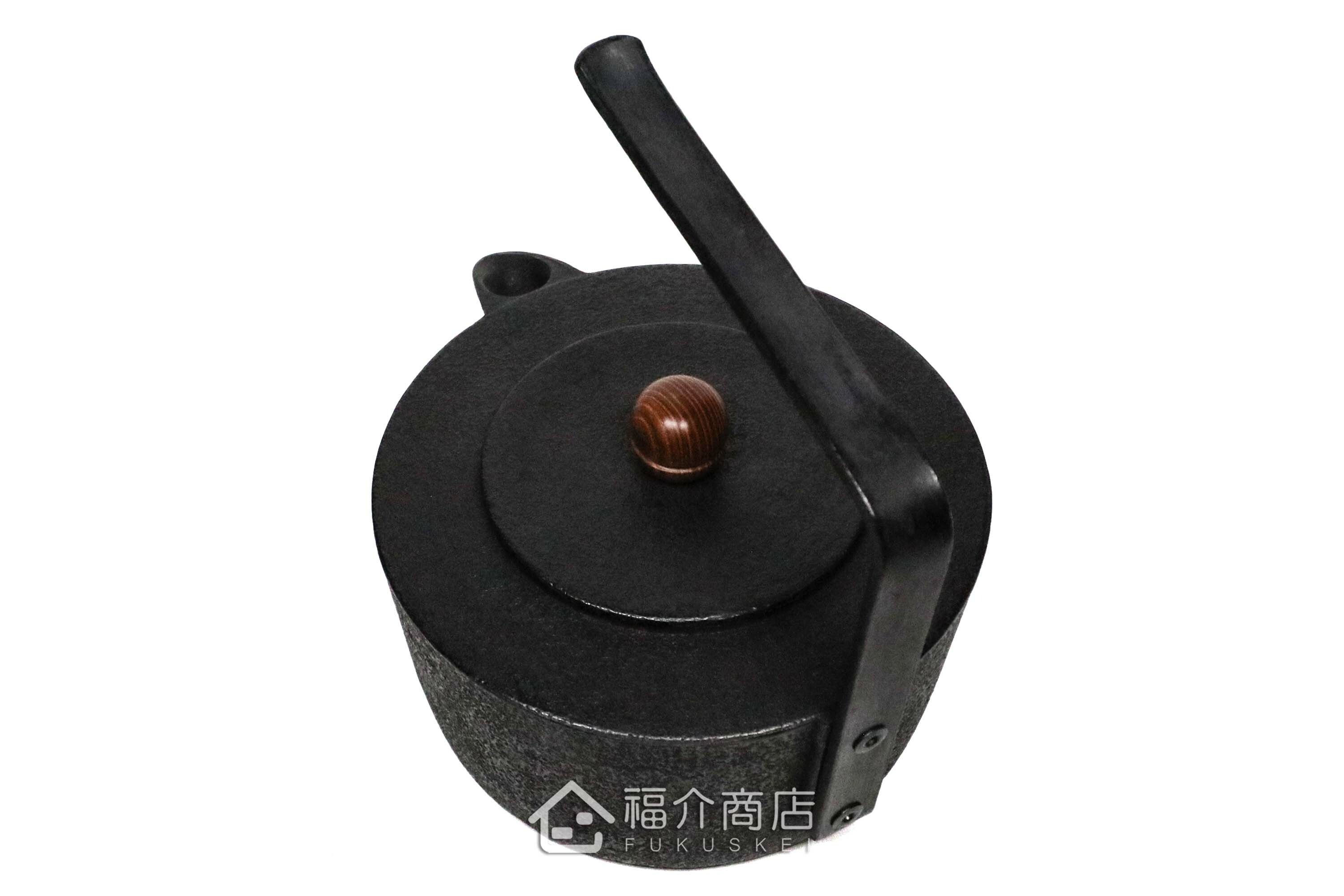 薰山工房所製作煮水泡茶用的鐵壺