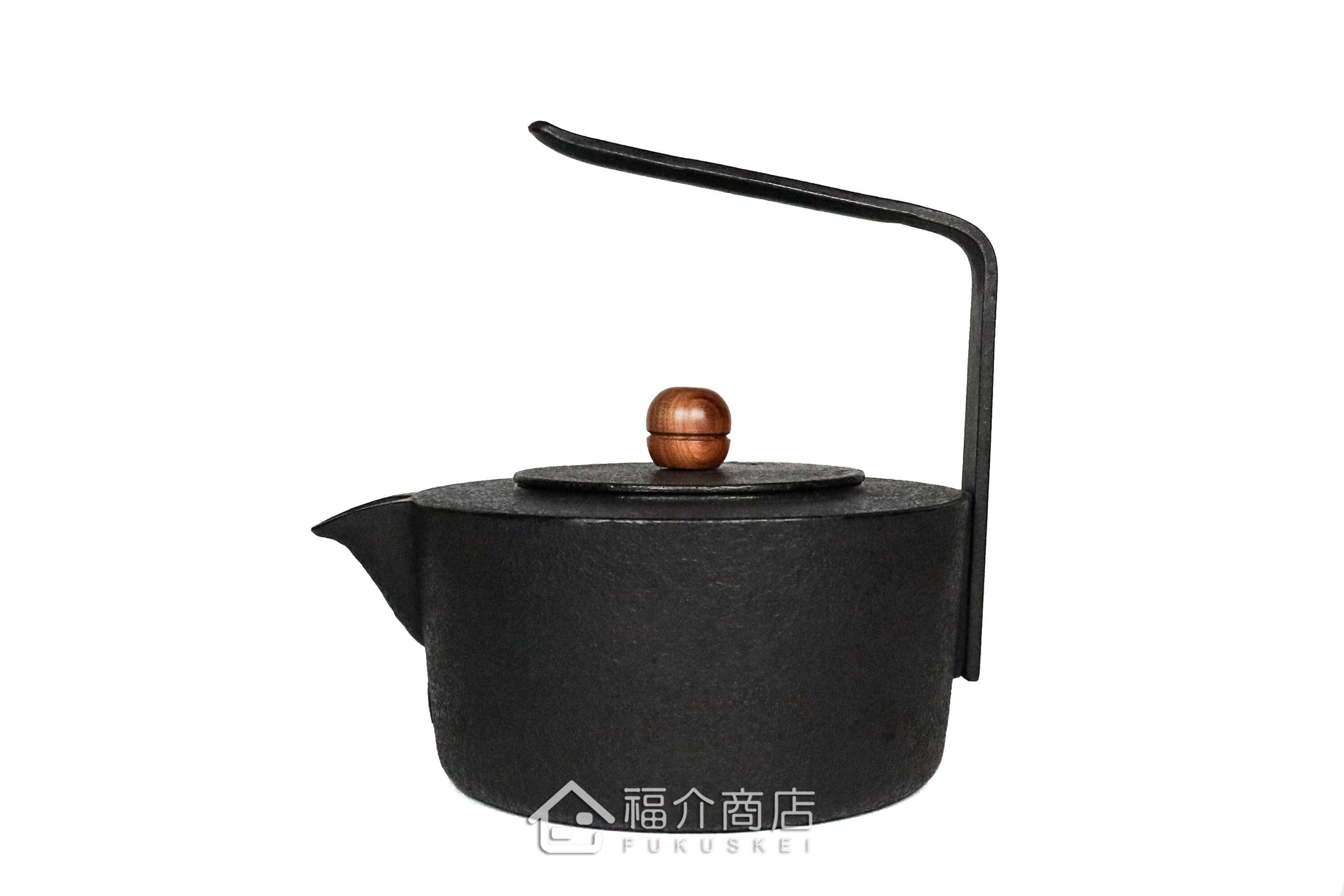 薰山工房所製作煮水泡茶用的鐵壺