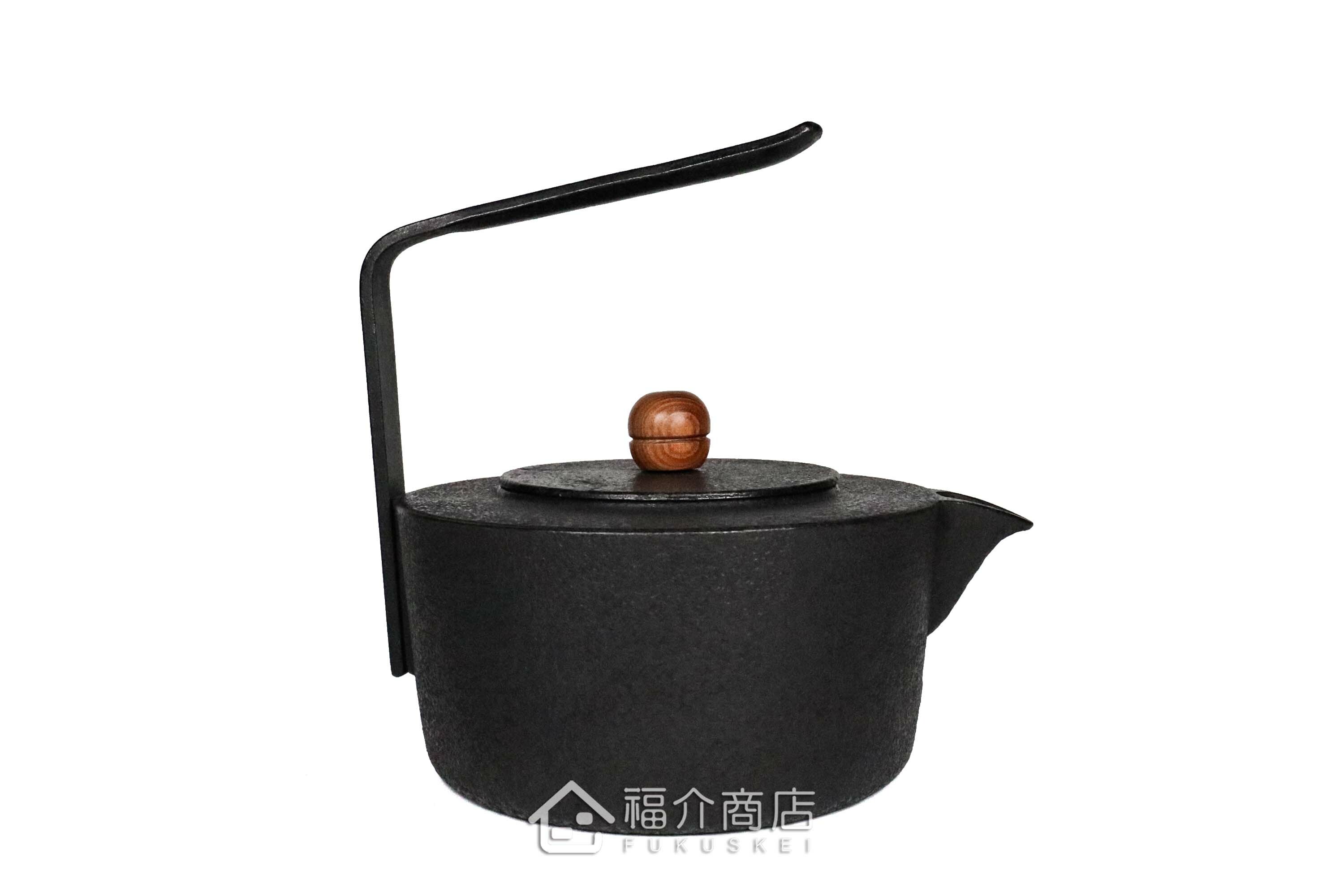 薰山工房所製作煮水泡茶用的鐵壺