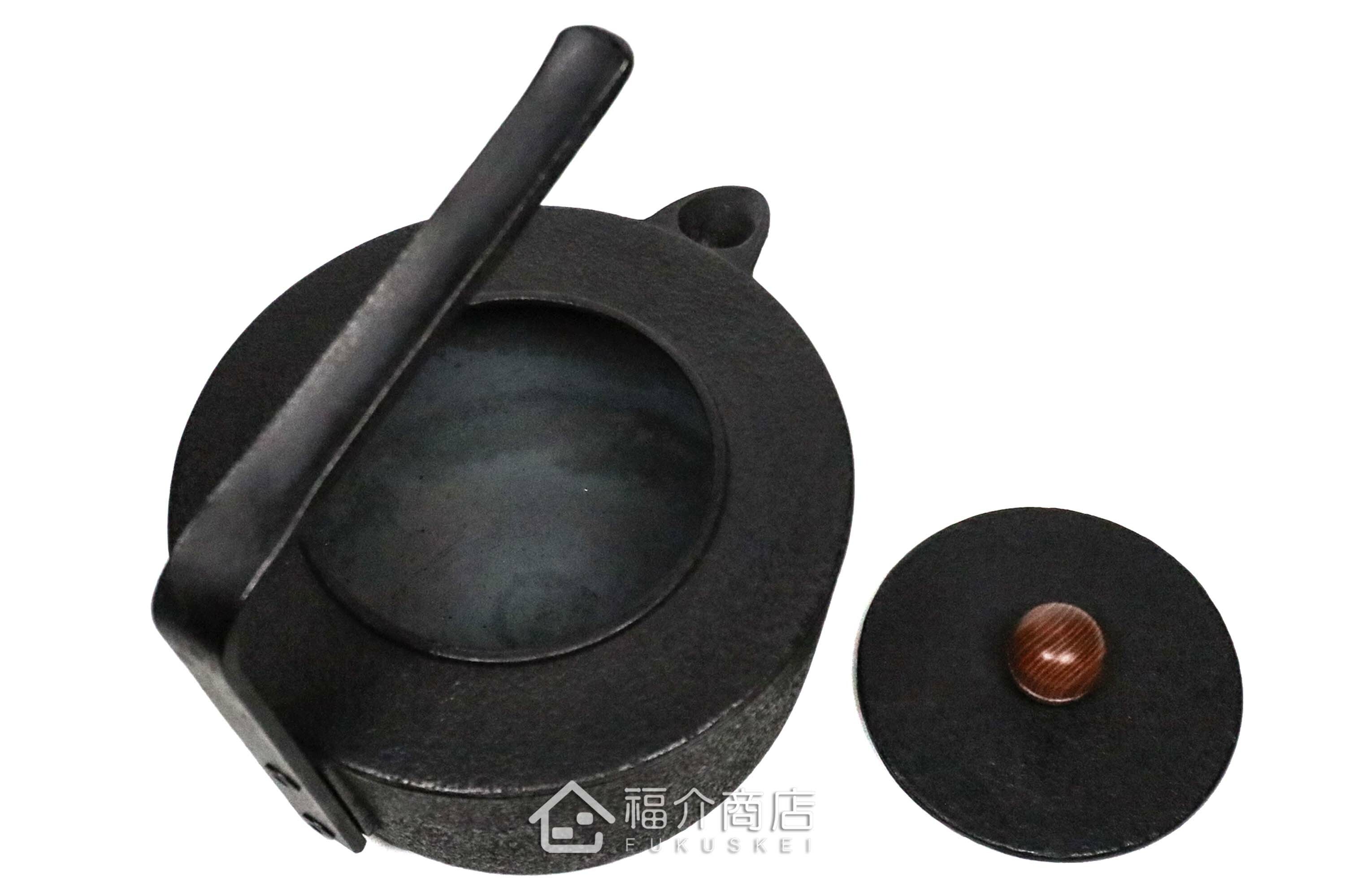 薰山工房所製作煮水泡茶用的鐵壺