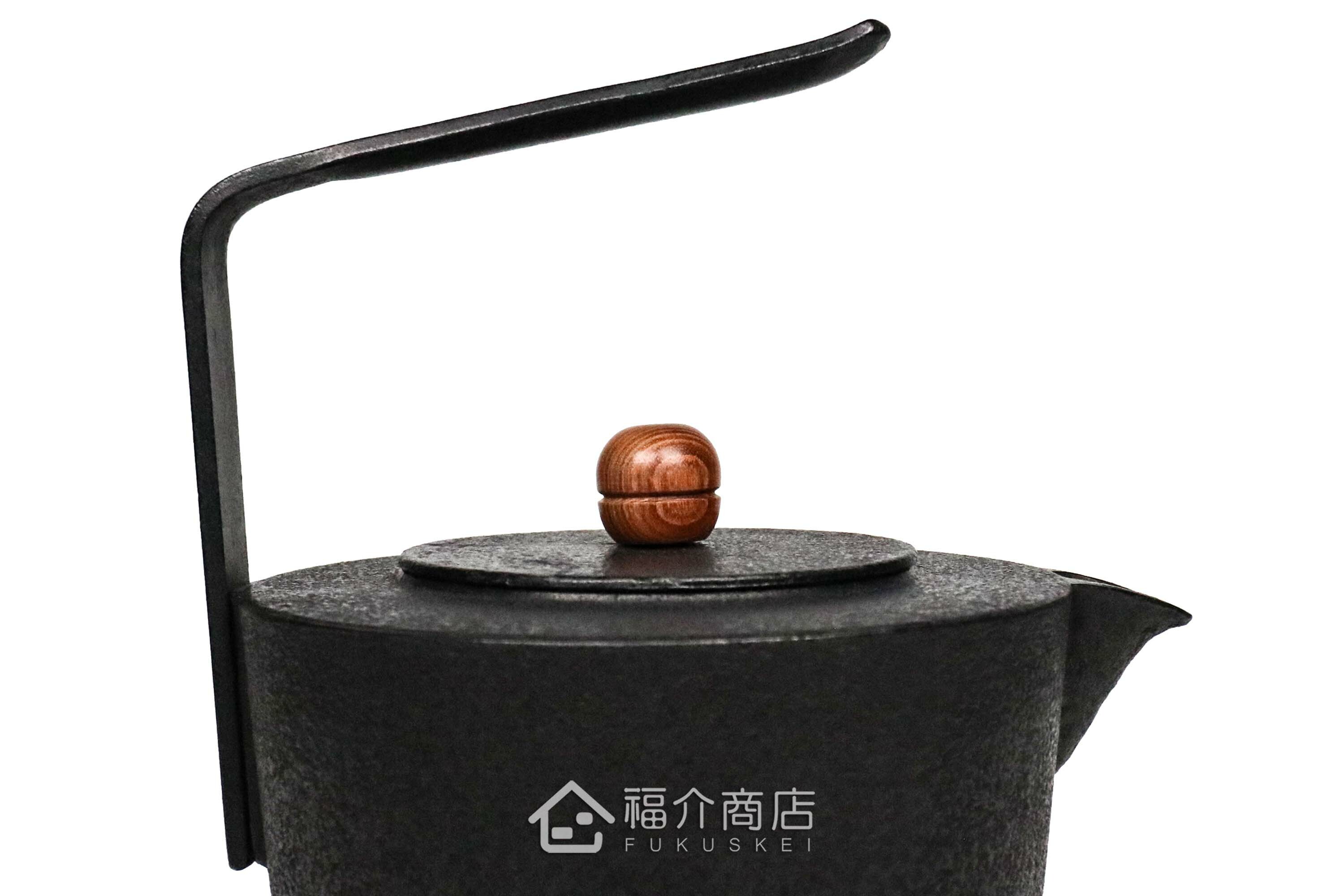 薰山工房所製作煮水泡茶用的鐵壺