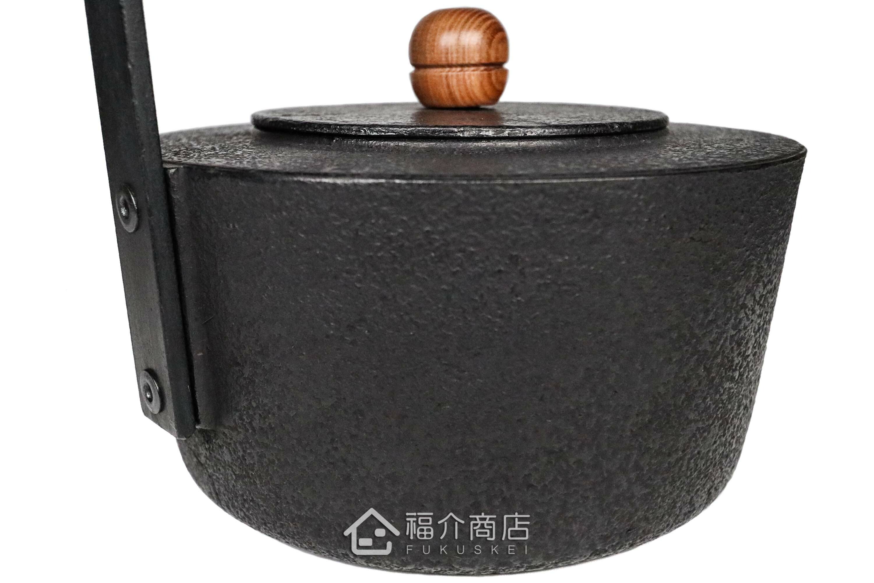 薰山工房所製作煮水泡茶用的鐵壺