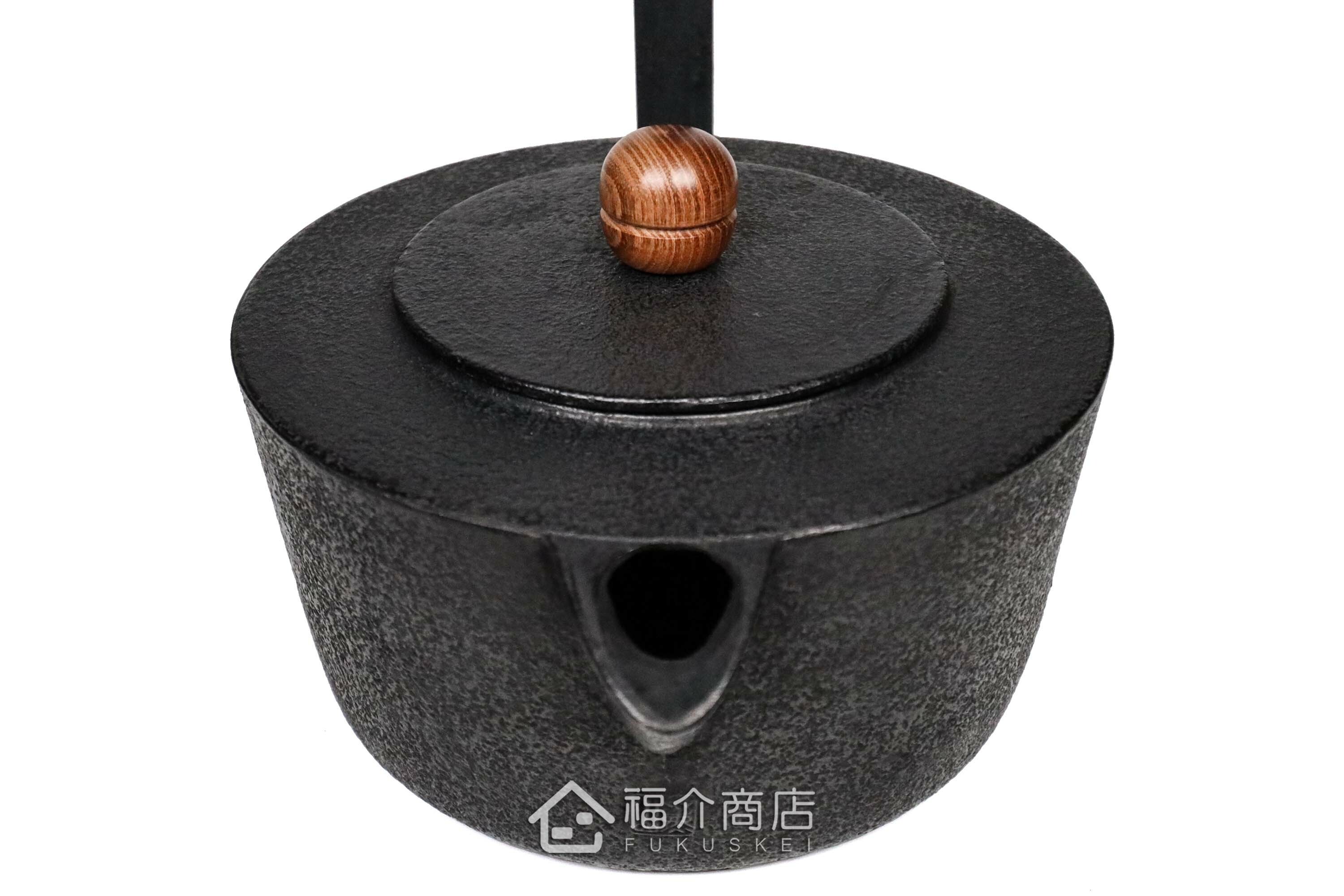 薰山工房所製作煮水泡茶用的鐵壺