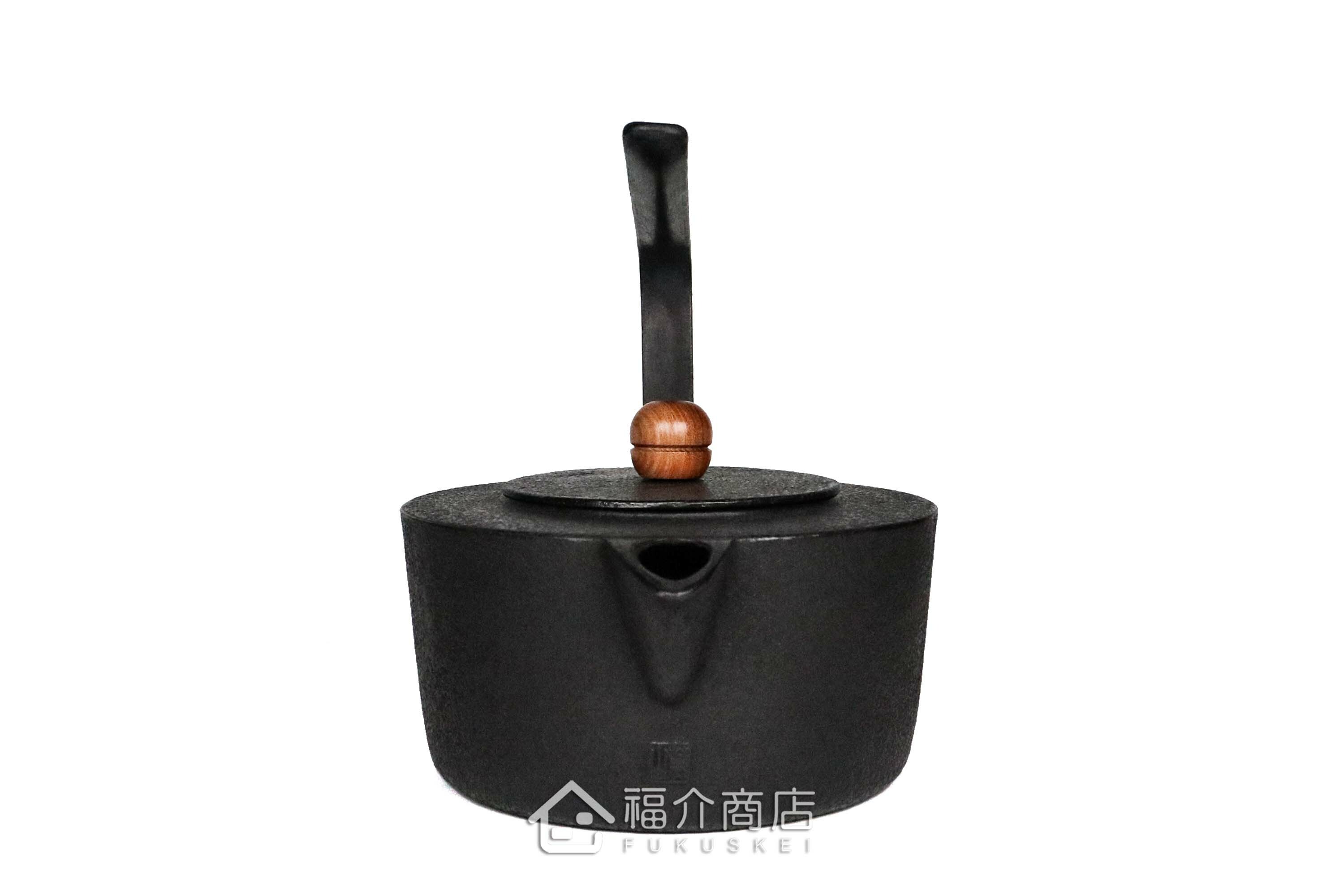 薰山工房所製作煮水泡茶用的鐵壺