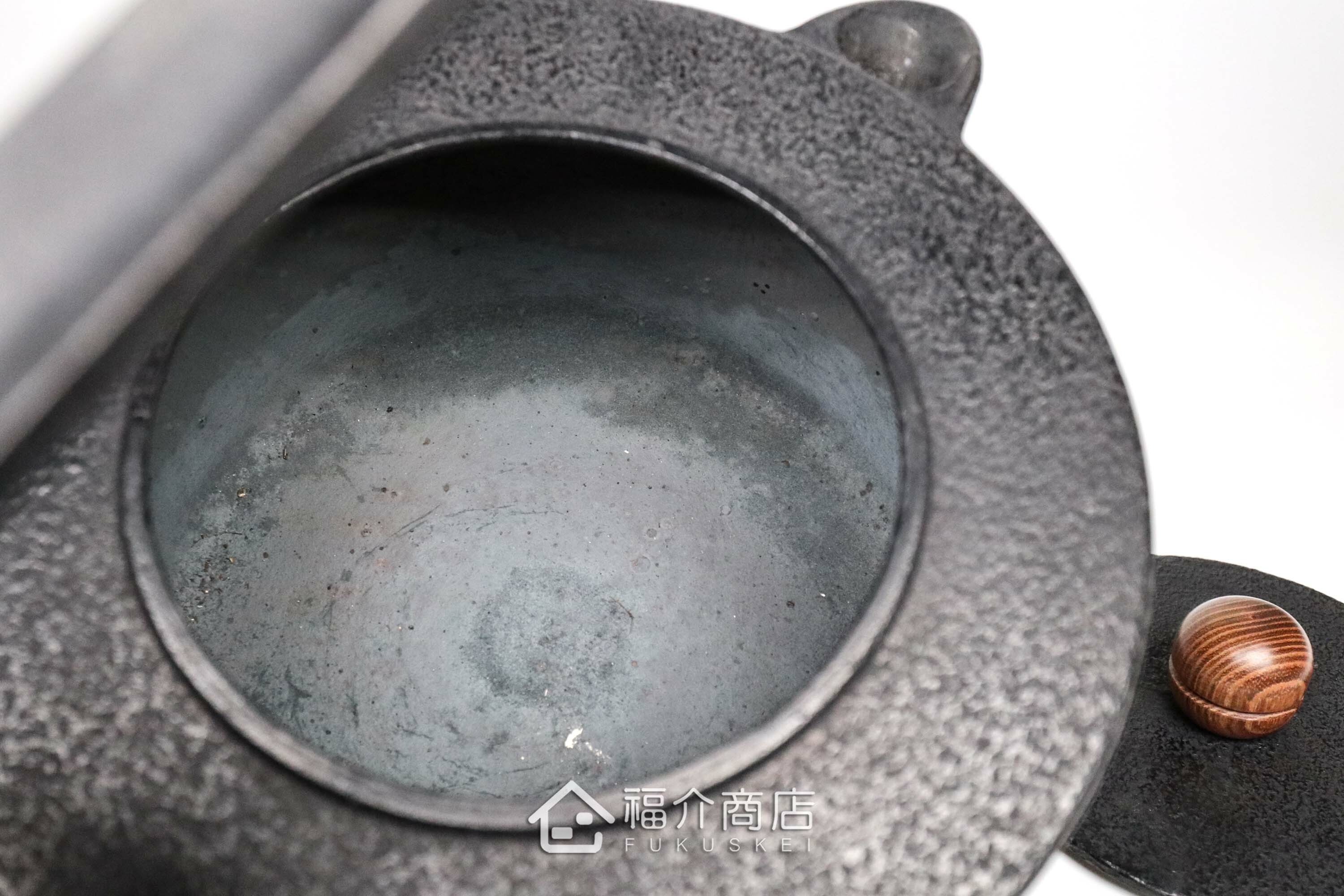 薰山工房所製作煮水泡茶用的鐵壺