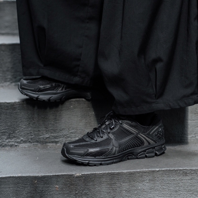 【Focus Store】現貨秒發 Nike Zoom Vomero 5 "Black" 黑武士 BV1358-003