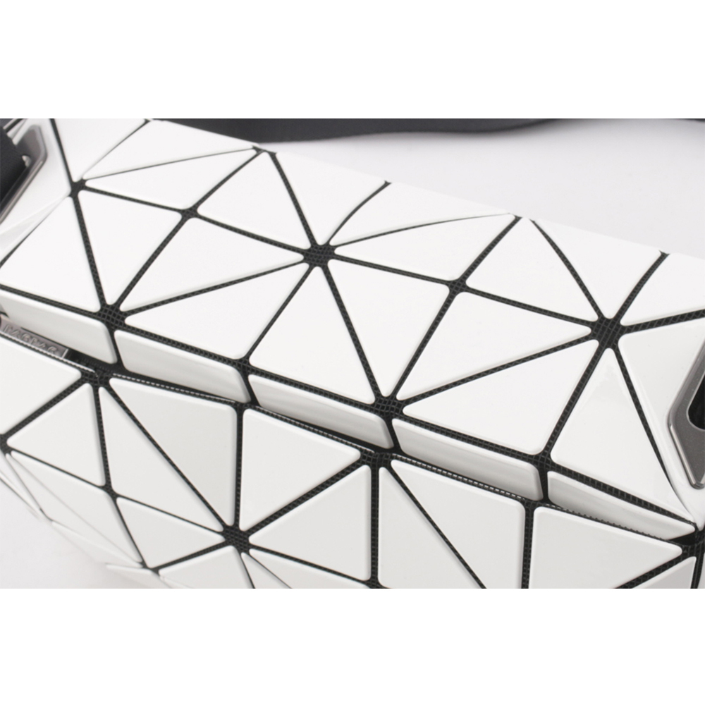 【ISSEY MIYAKE三宅一生】BAO BAO CARTON 4x6 方盒斜背包(白色) AG422 01