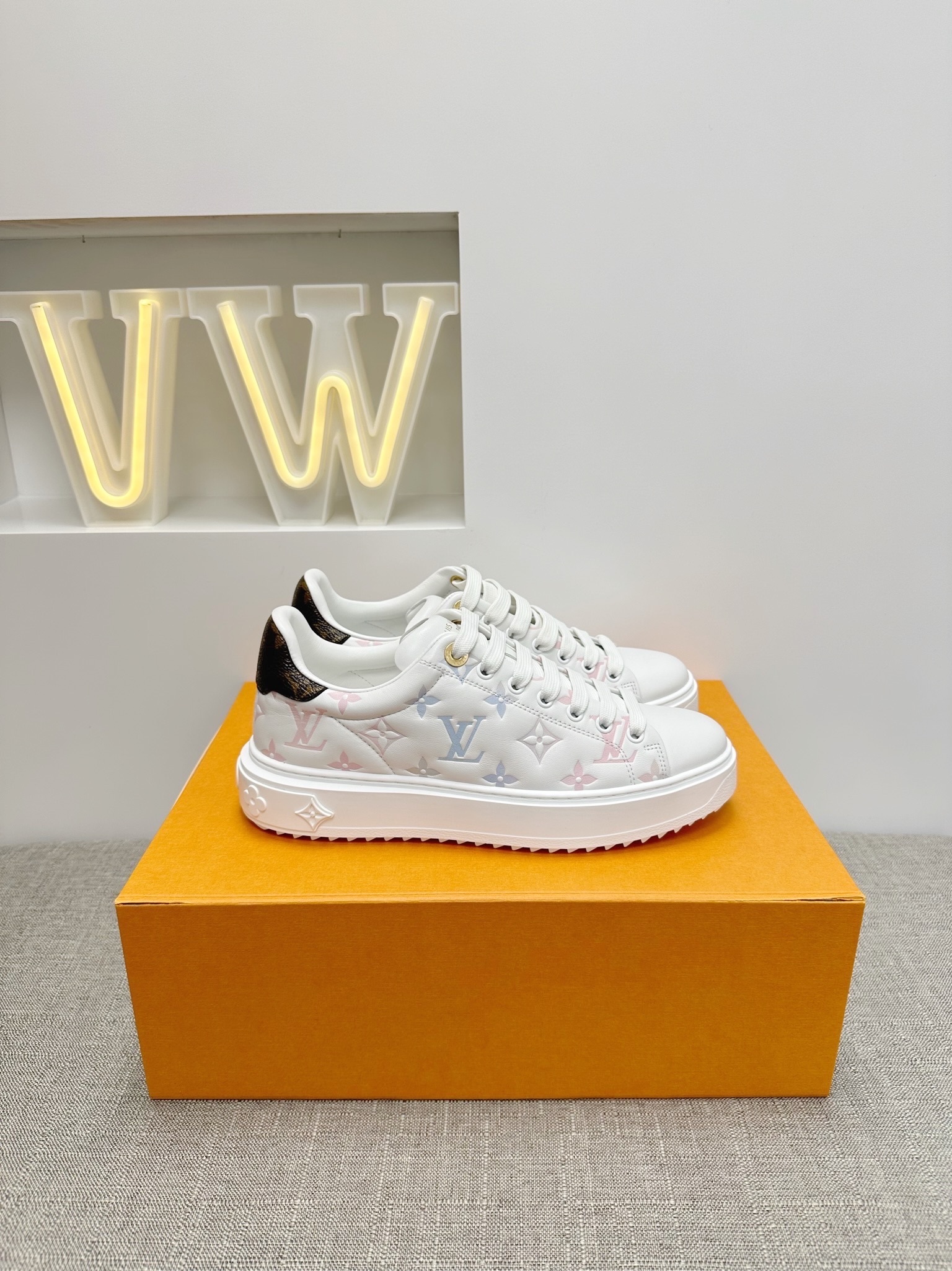 LV Time Out Trainers