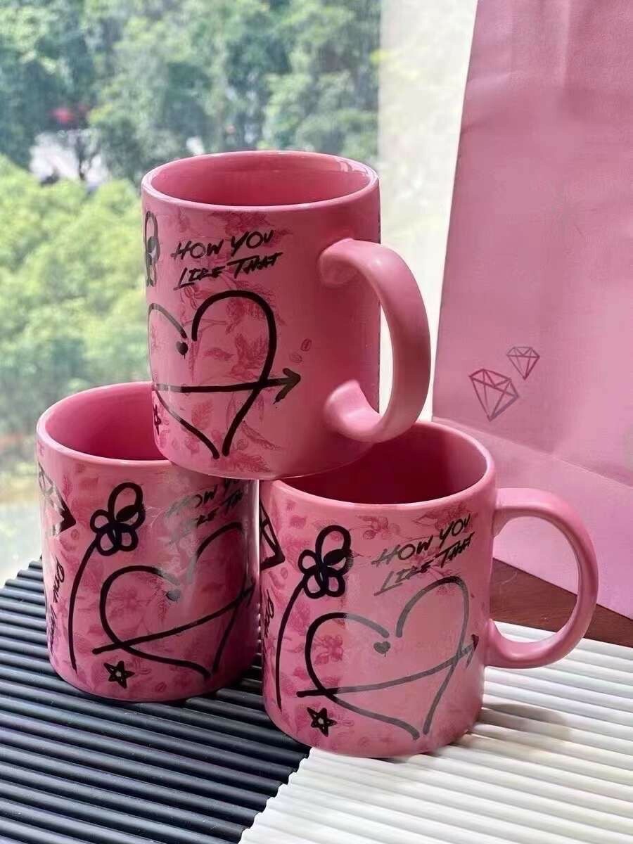 BLACKPINK x 星巴克 Starbucks 聯名限定 粉色塗鴉馬克杯 愛心 小花
