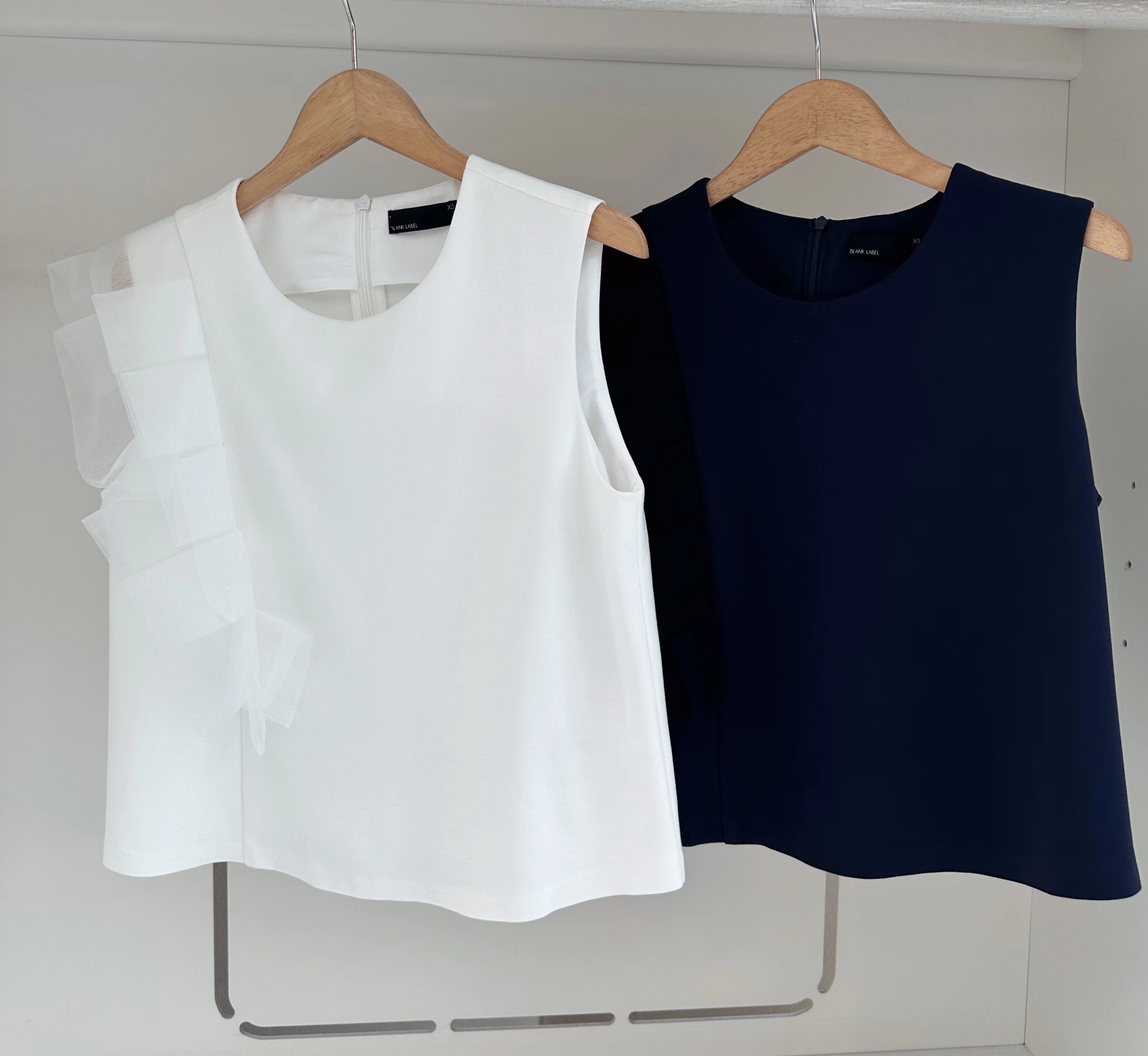 ORGANZA RUFFLED S/LESS BLOUSE