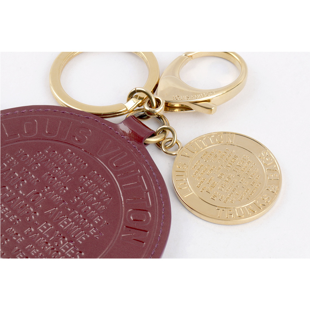 【Louis Vuitton / LV】Trunks & Bags 標誌漆皮圓牌吊飾/鑰匙圈(葡萄紫) M93605
