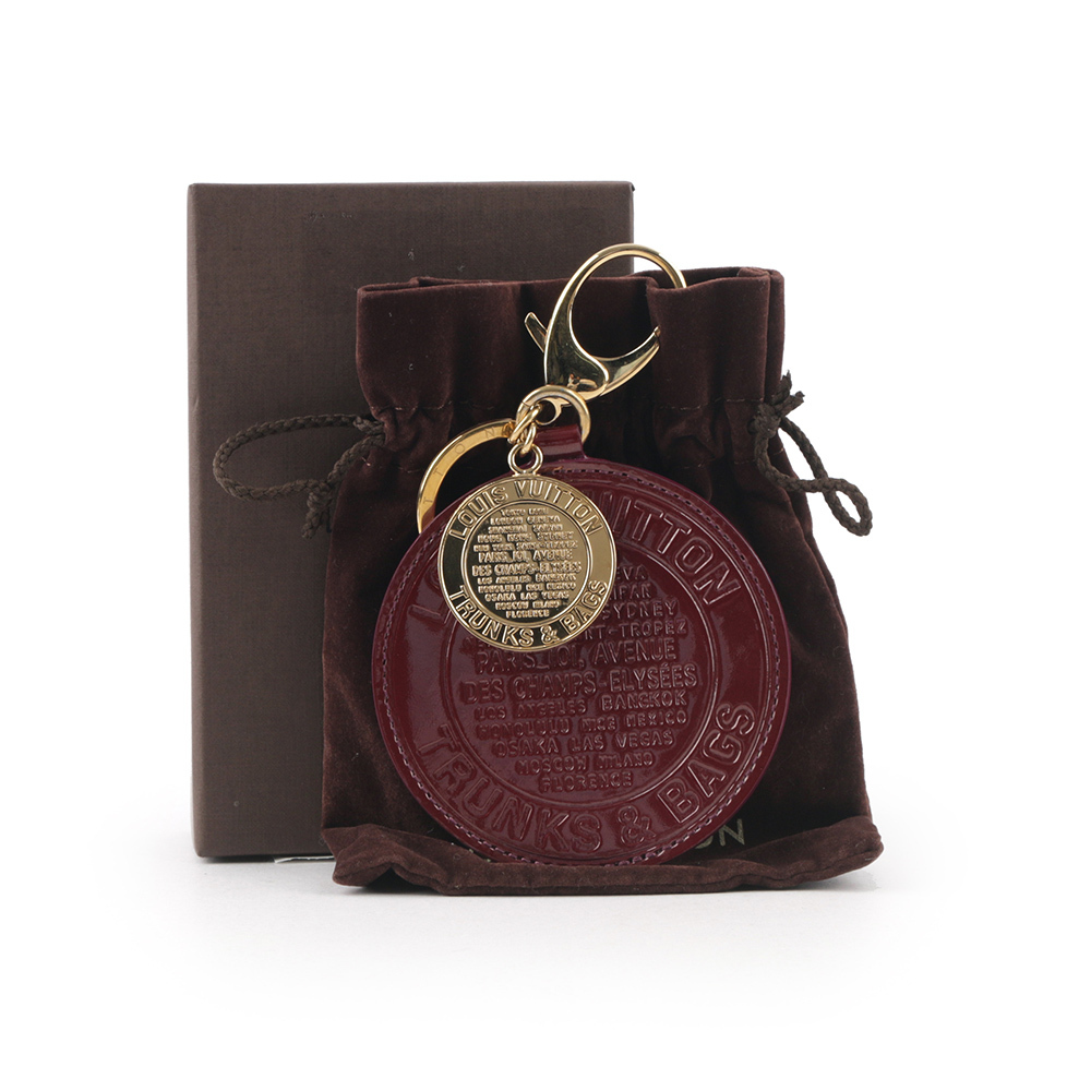 【Louis Vuitton / LV】Trunks & Bags 標誌漆皮圓牌吊飾/鑰匙圈(葡萄紫) M93605