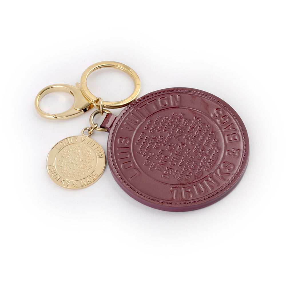 【Louis Vuitton / LV】Trunks & Bags 標誌漆皮圓牌吊飾/鑰匙圈(葡萄紫) M93605
