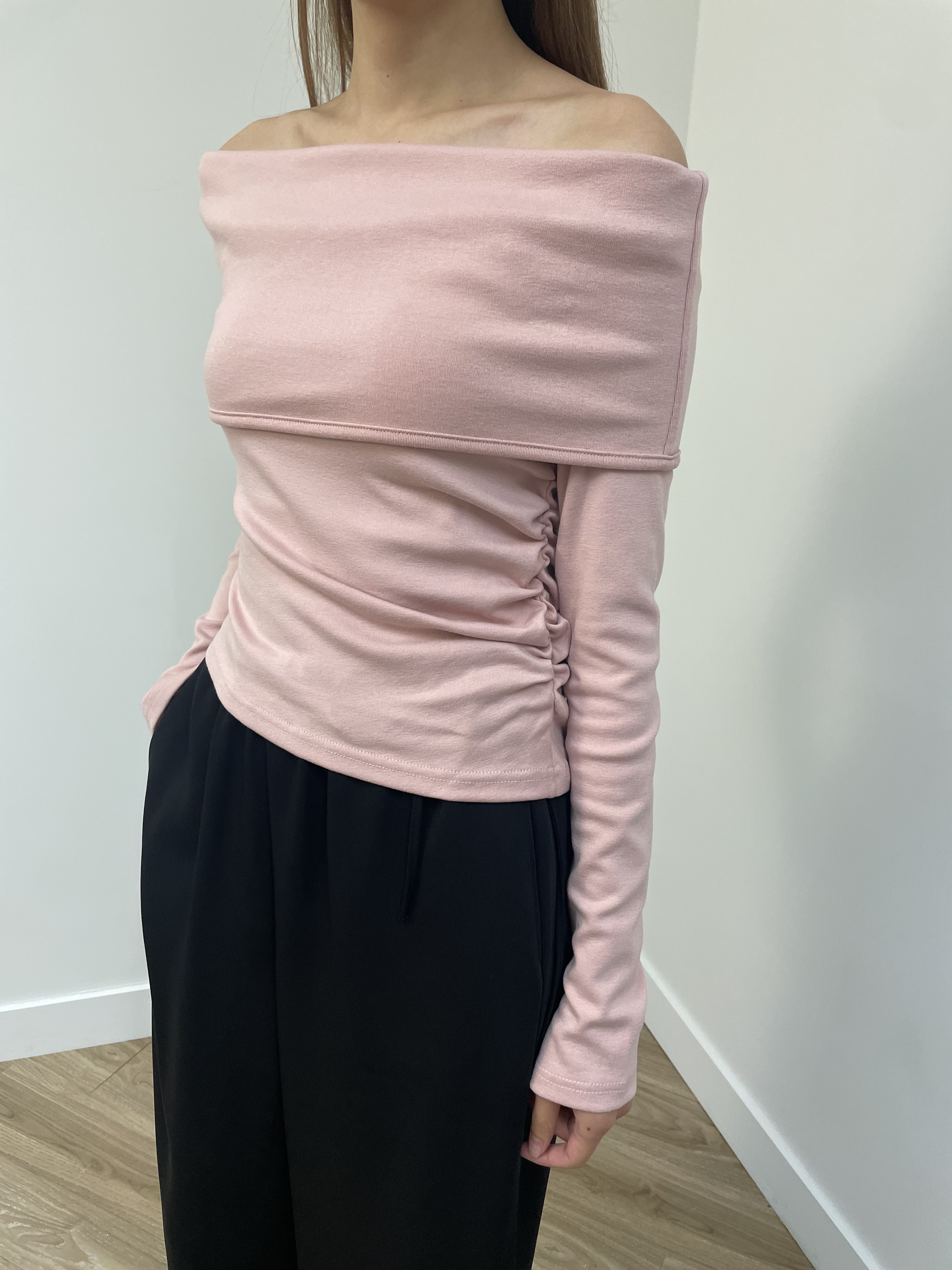 ❲現貨❳ 讓你心動，一字肩側皺褶上衣 (2色)