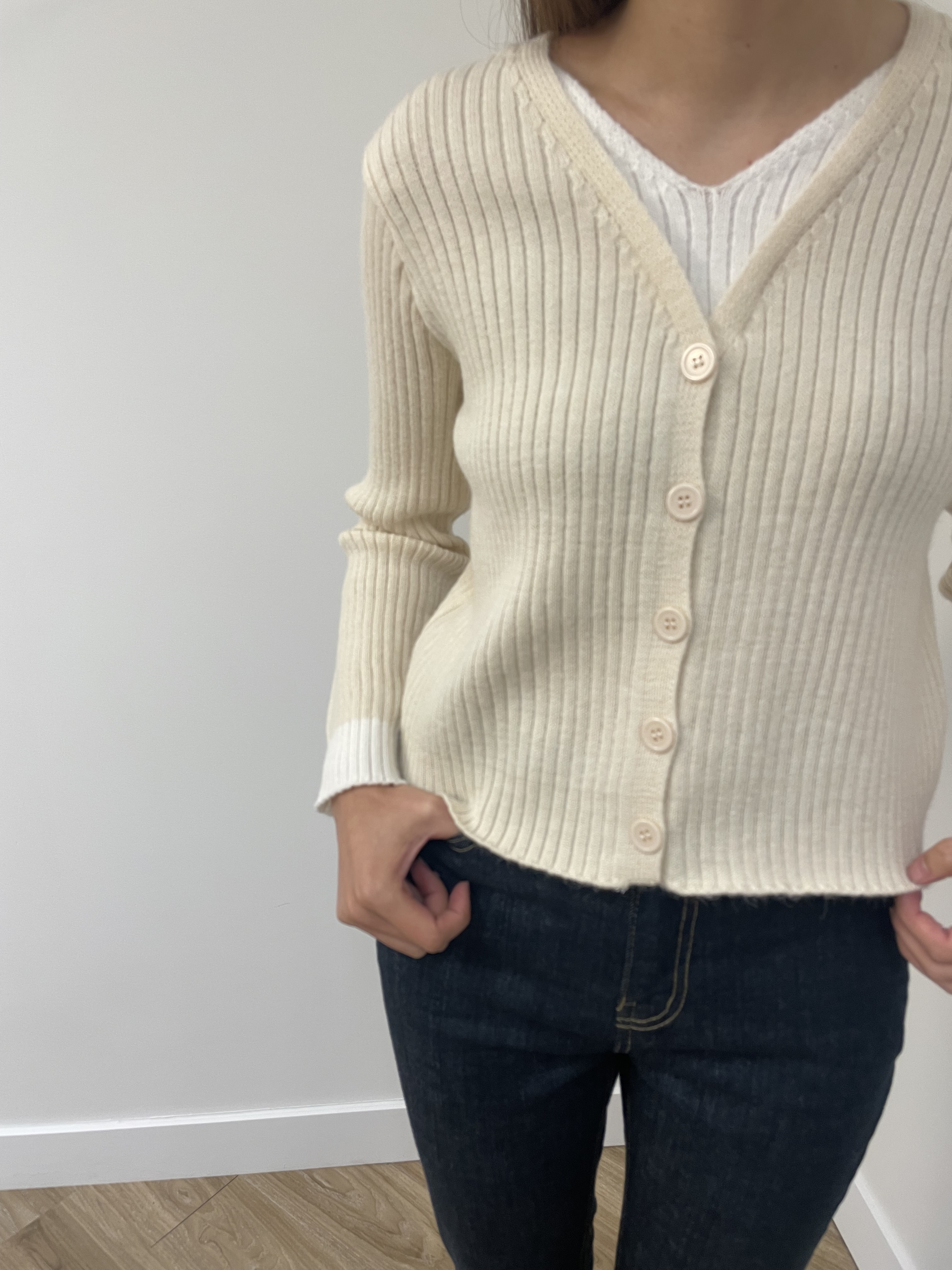 ❲現貨❳ 多一份精緻撞色v領針織上衣