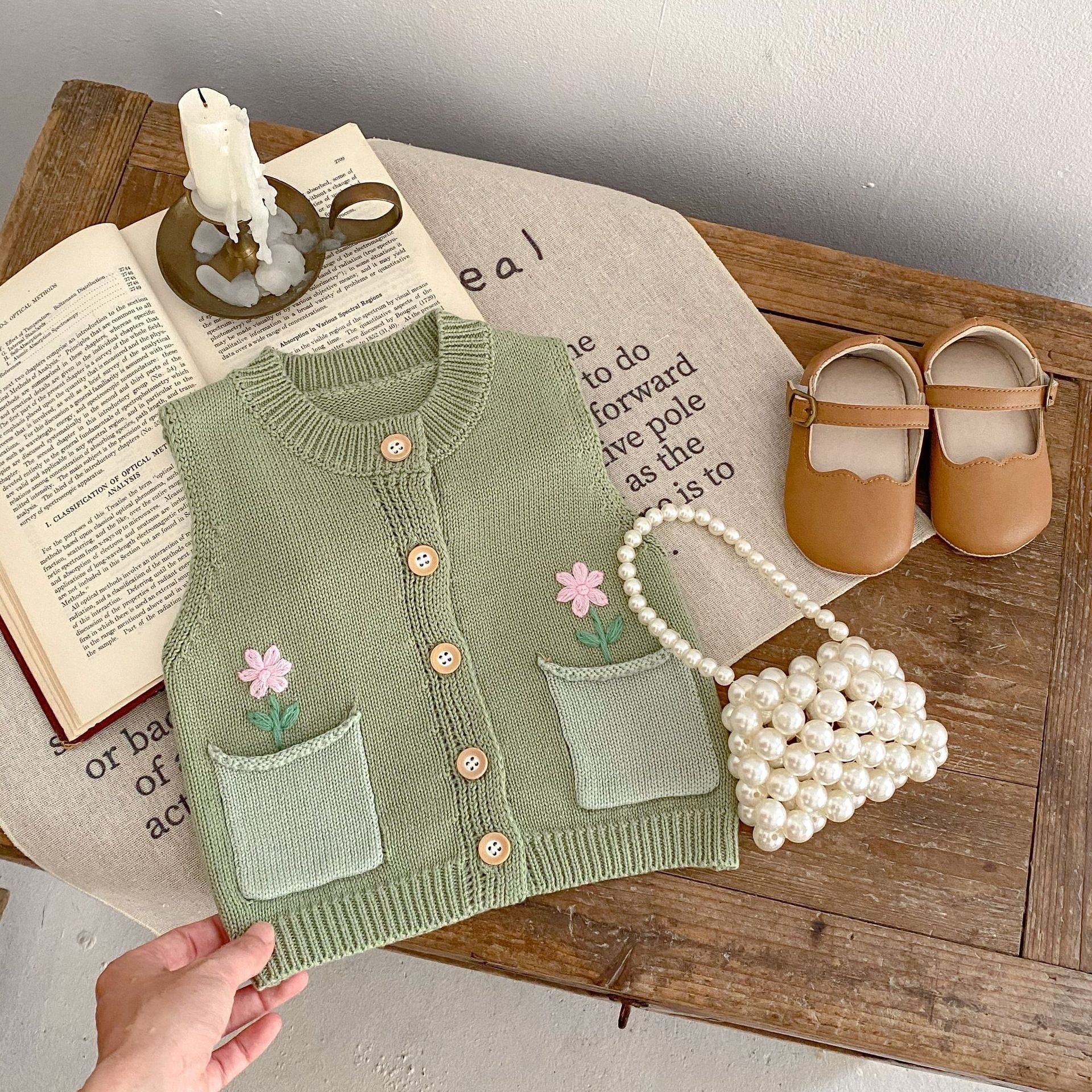 草綠刺繡小花背心