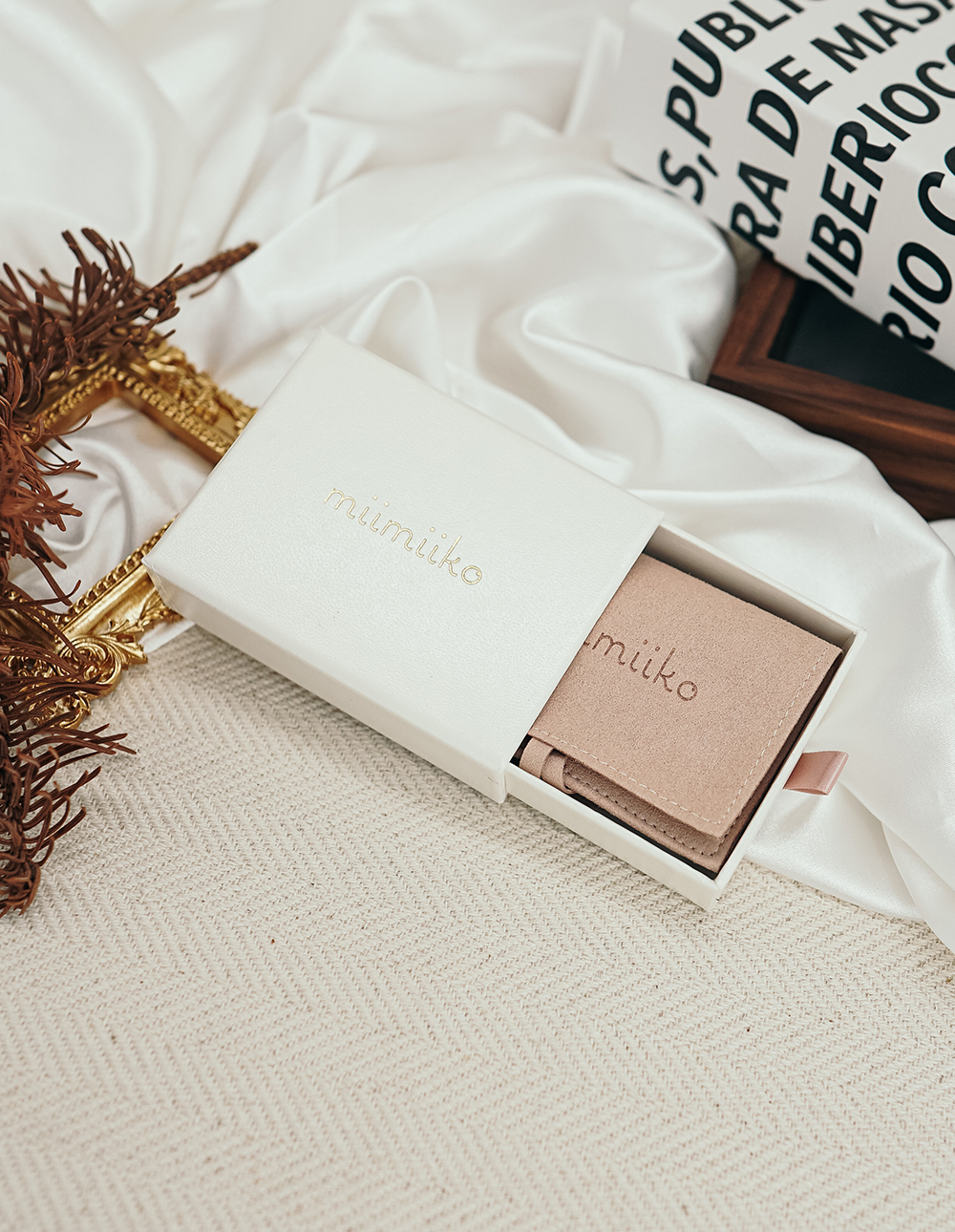 miimiiko 燙金 LOGO 飾品抽屜禮盒 + 麂皮飾品收納袋套組 ✦ S