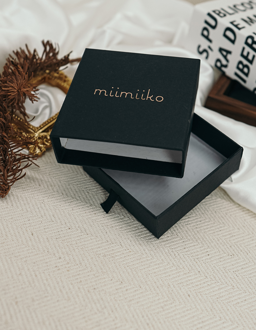 miimiiko 燙金 LOGO 飾品緞帶抽屜禮盒 ✦ L