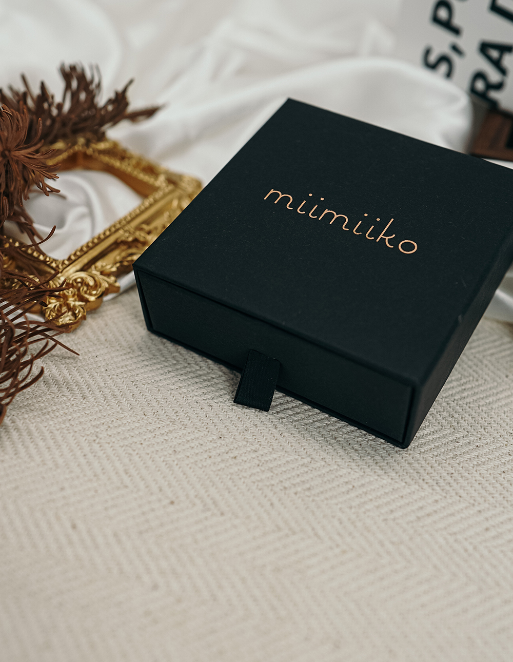 miimiiko 燙金 LOGO 飾品緞帶抽屜禮盒 ✦ L