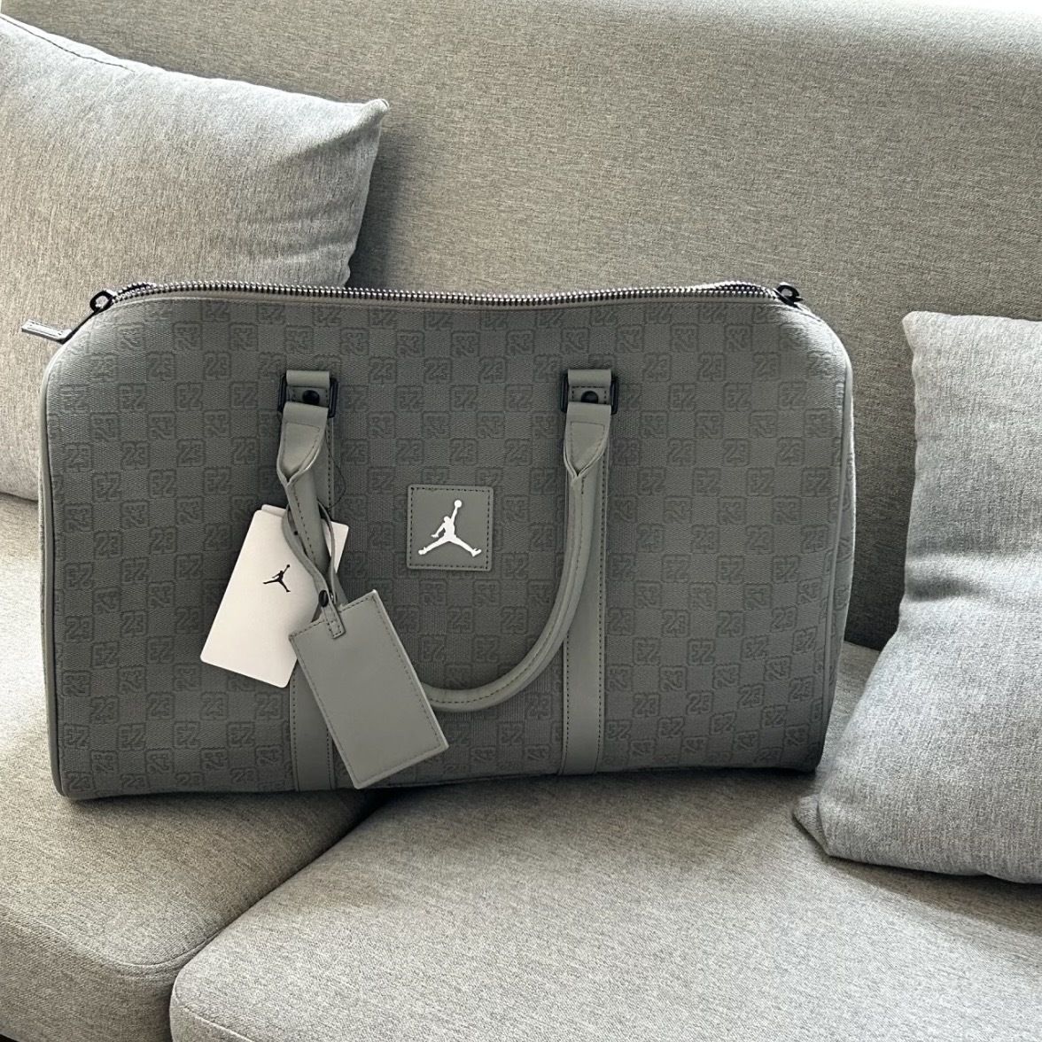 Nike Jordan Monogram Duffle 棋盤格行李袋 水泥灰