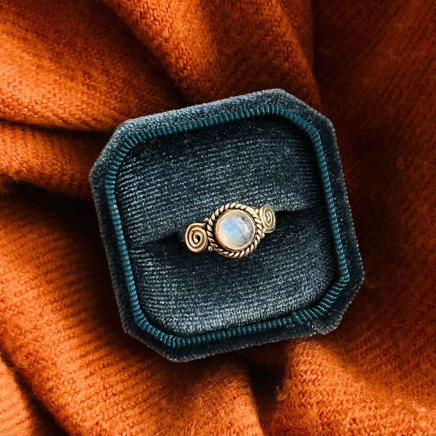 [原石] 月光石925銀戒指 US8.25