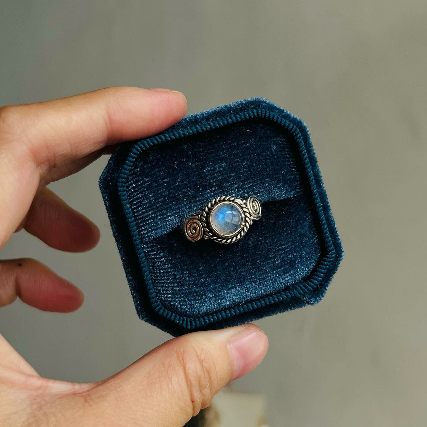 [原石] 月光石925銀戒指 US8.25