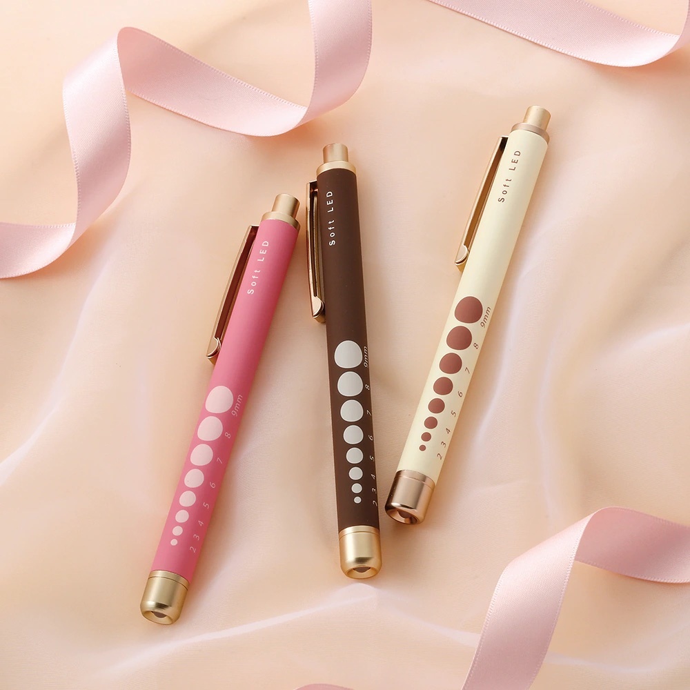 [預購] 輕量橡膠質感電筒筆（香檳金色）