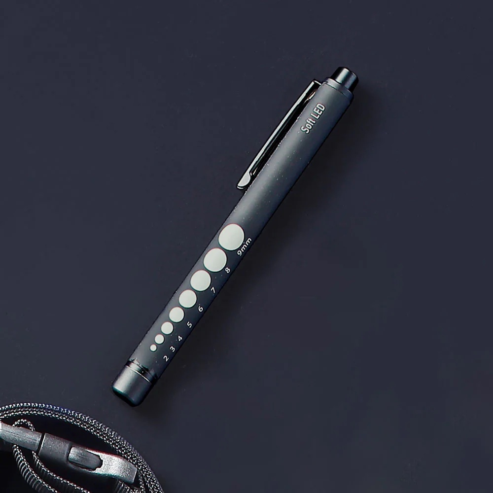 [預購] 全黑輕量橡膠質感電筒筆