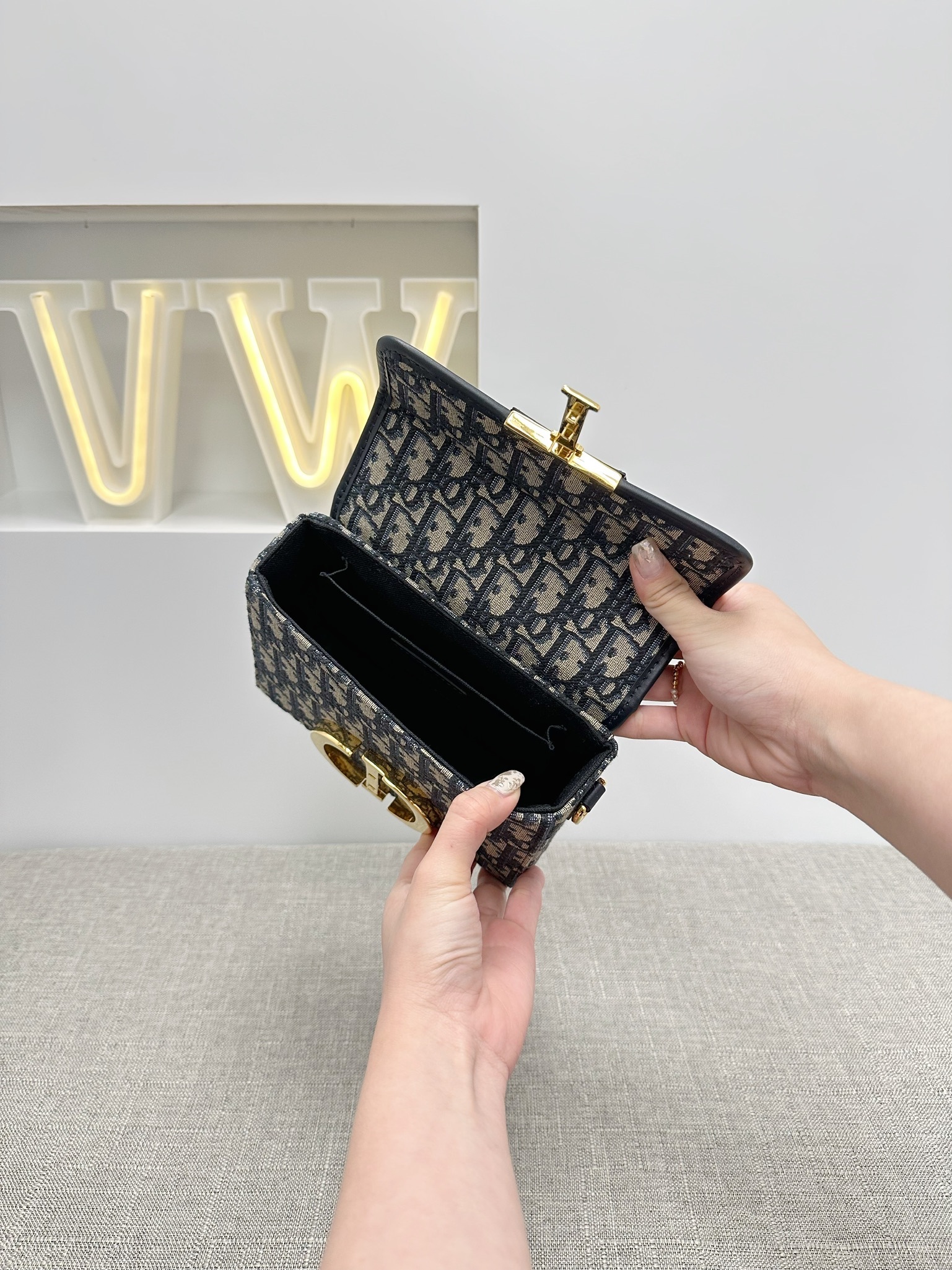 Dior 30 Montaigne Box