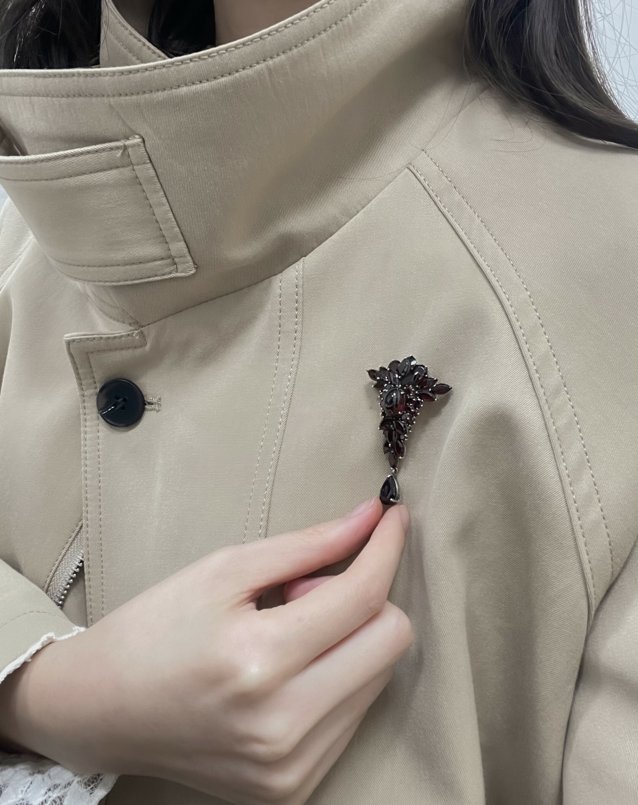 氣派石榴石胸針（OP0641）