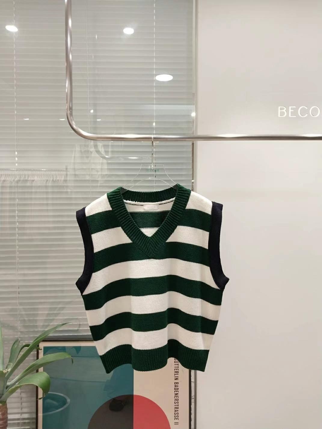 10.28 橫間線冷背心