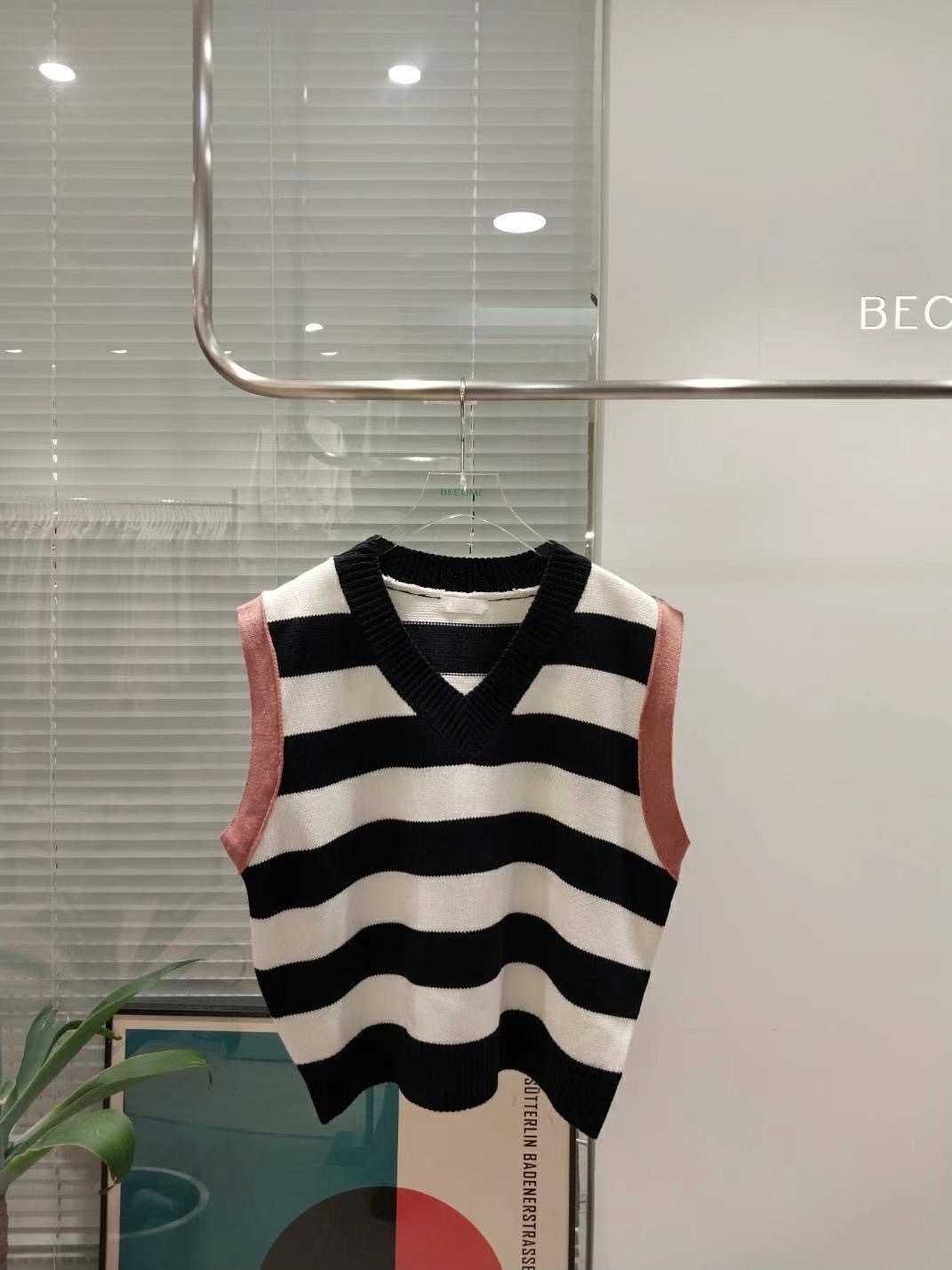 10.28 橫間線冷背心