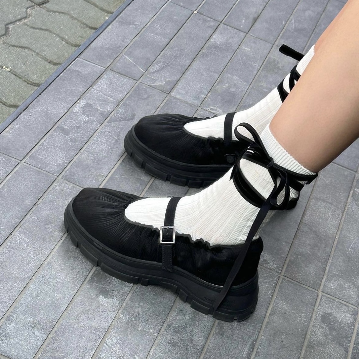 PRE-ORDER) ROCKFISH WEATHERWEAR FLATFORM SCRUNCH MARYJ