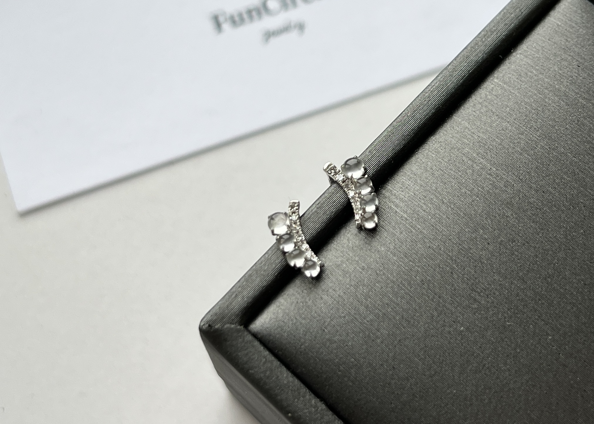 方圓設計系列-冰玻起鋼蛋面耳環18K