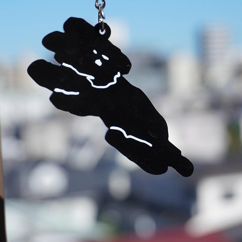 miii｜壓克力吊飾｜睡到臉歪歪的小黑