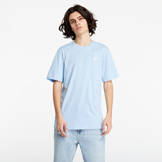 Nike 寶寶藍LOGO短袖踢恤Club t-shirt in pale blue