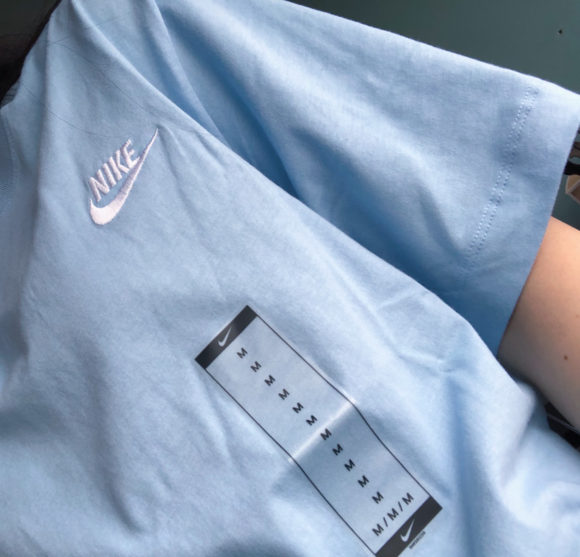 Nike 寶寶藍LOGO短袖踢恤Club t-shirt in pale blue