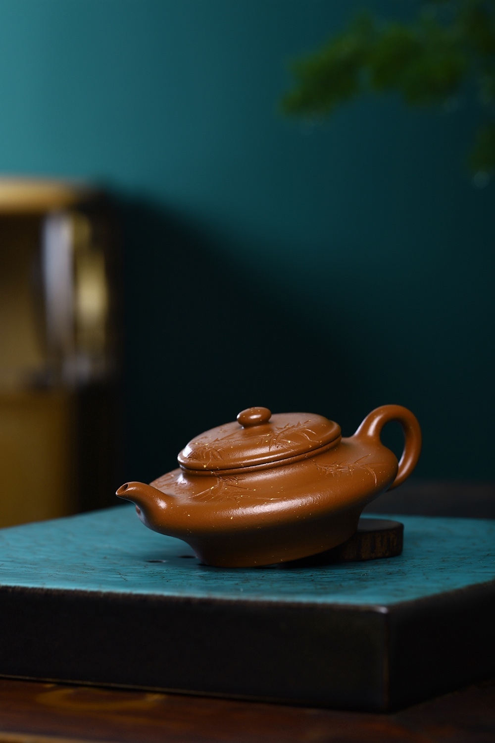 【虛扁】-- 此壺整體處理一氣呵成，張弛有度，富有生命的魄力。