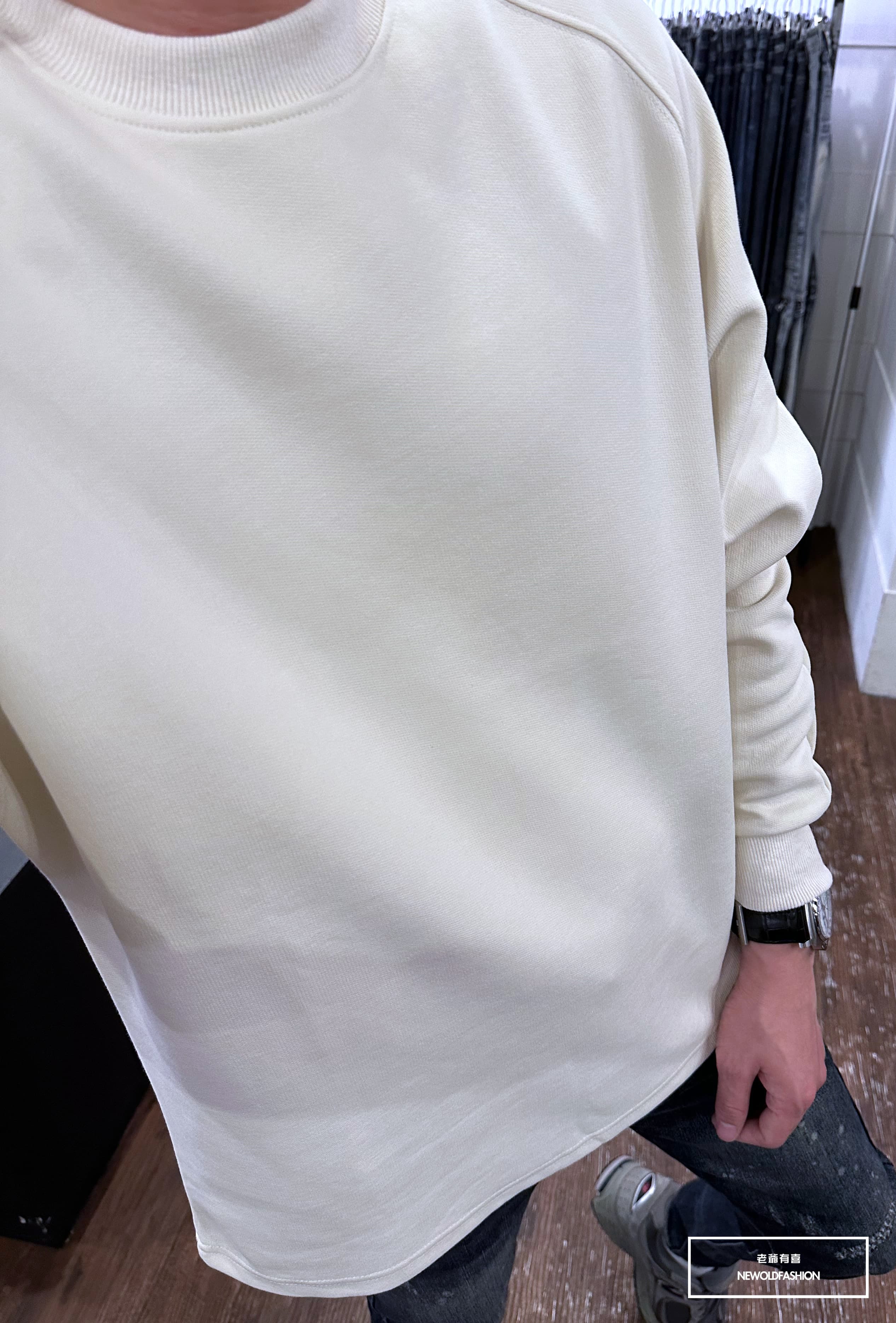 『新品上市』重磅純色斜肩大學T-米(NOF2309389)