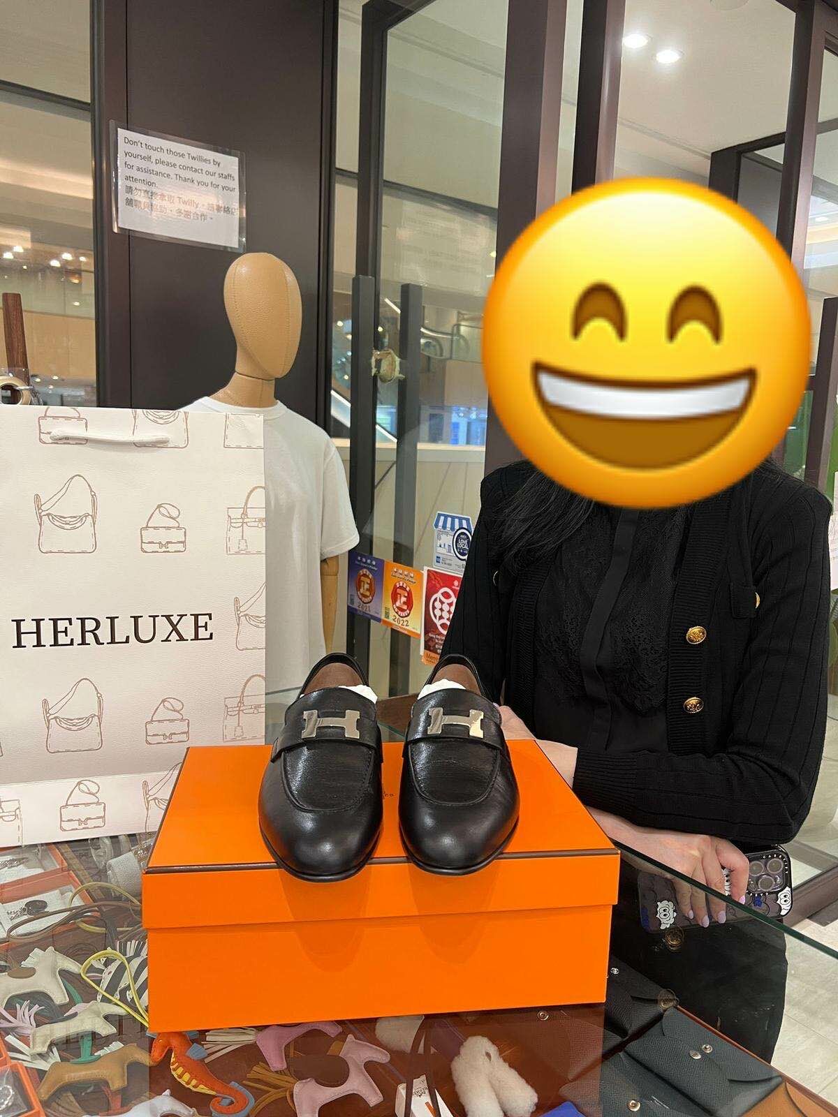 爽快靚靚來pick up鞋🎉  靚靚讚HERLUXE價錢合理❤️ 回復信息快👍🏻 之前還幫襯我哋買咗lindy mini金金🐫🔑 仲話下次再幫襯我哋買袋💞 多謝你嘅支持🫶