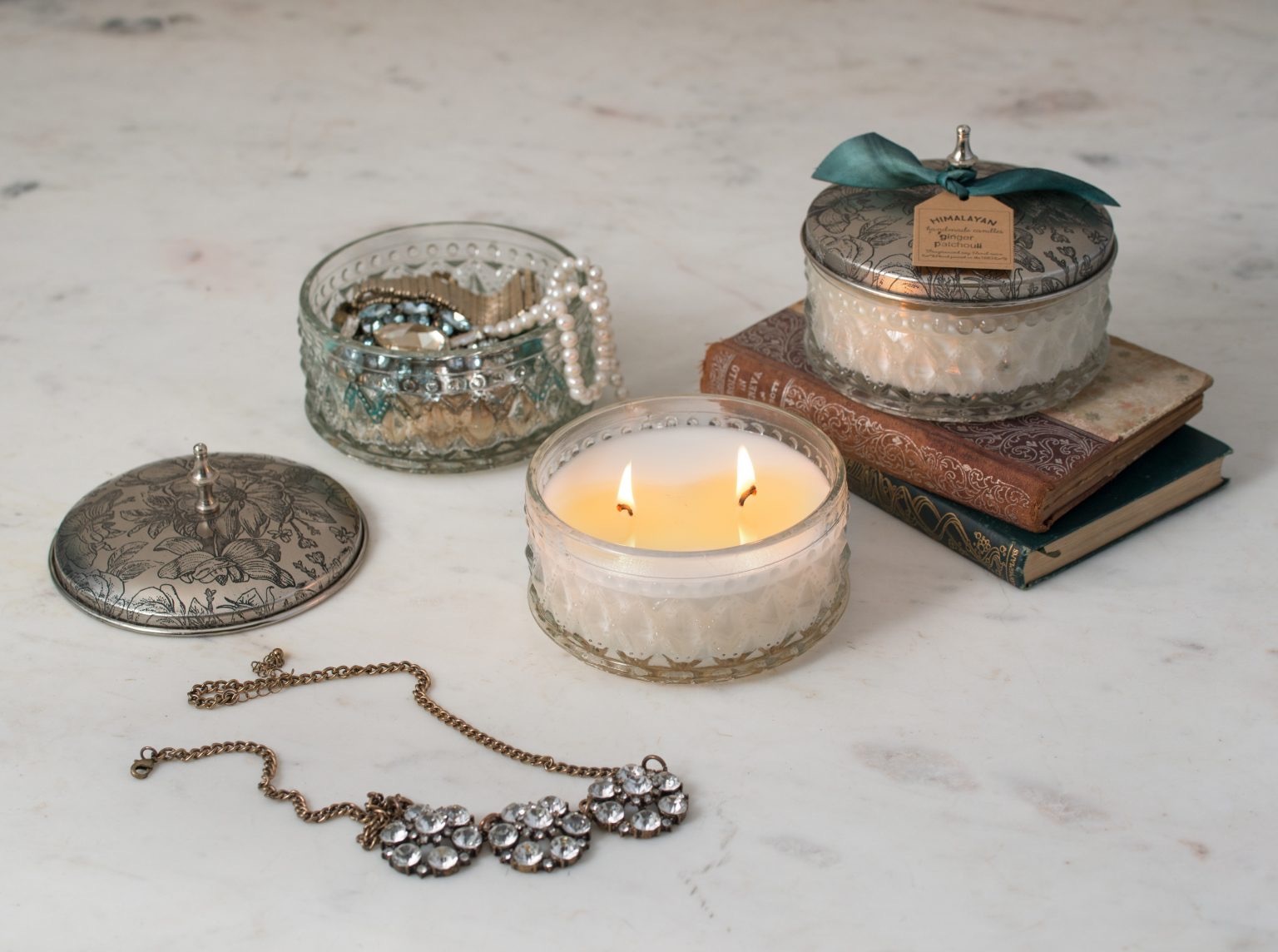 美國手工蠟燭Lilac&Leather  紫丁香皮革-玻璃古董粉撲盒