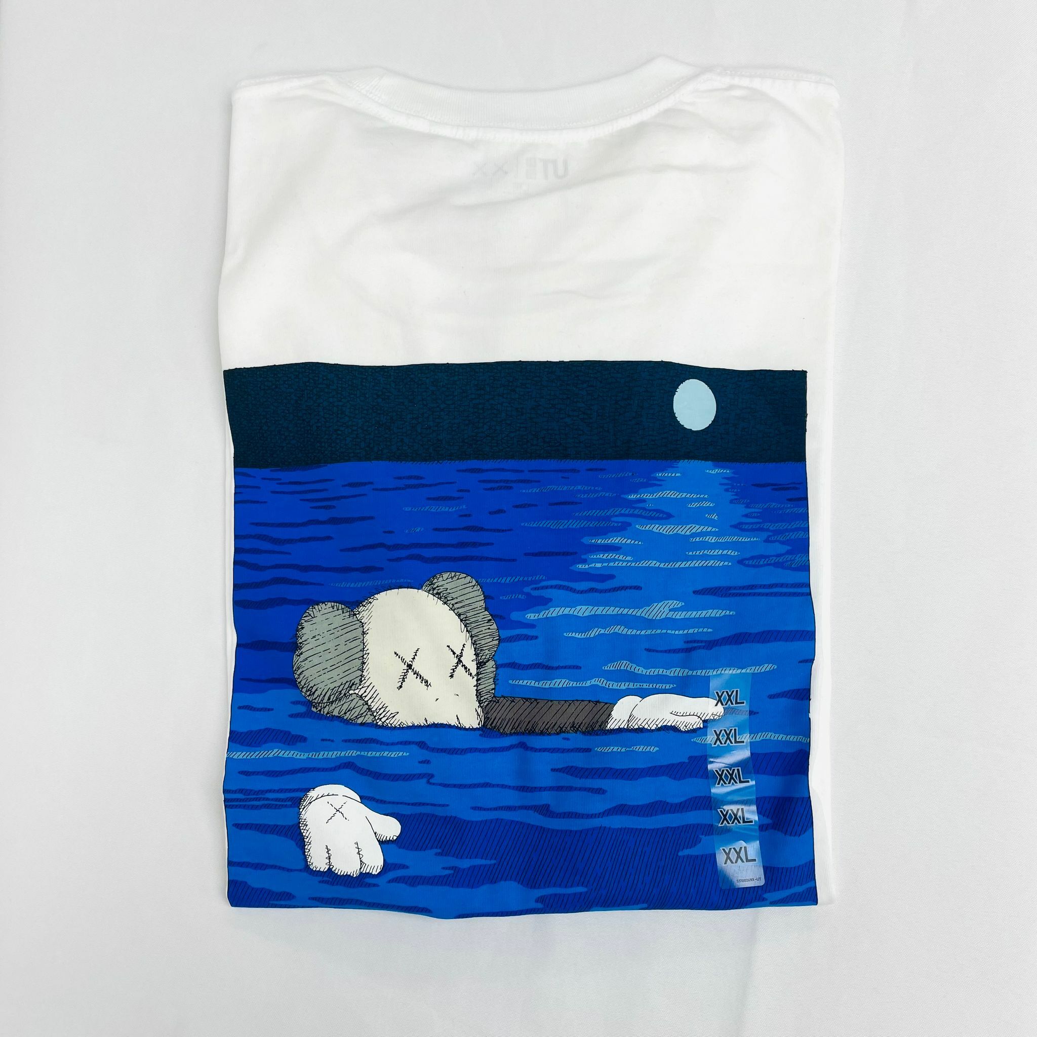 UNIQLO x KAWS UT T-SHIRT WH  (ALDULT /KIDS)