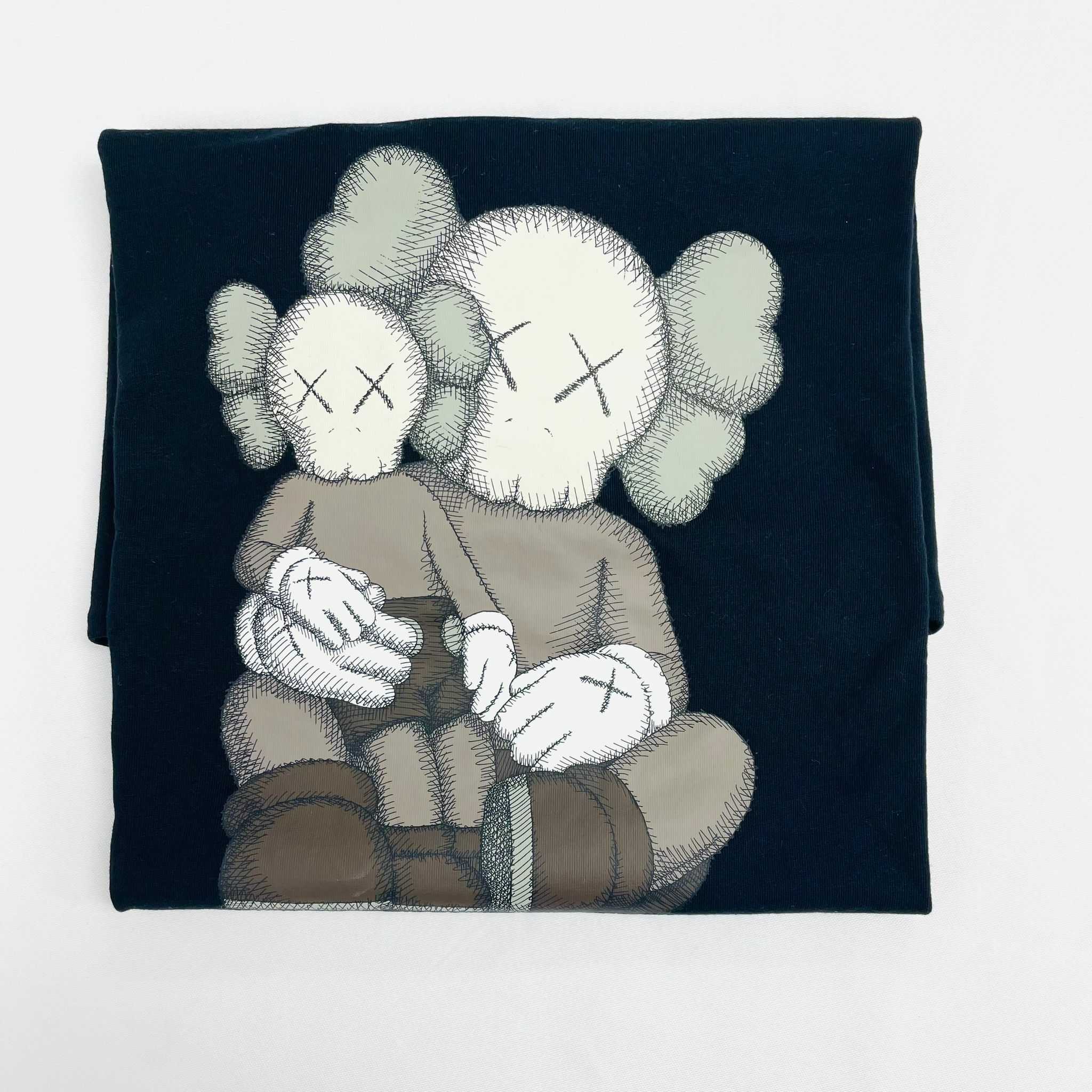 UNIQLO x KAWS UT T-SHIRT BLK (ALDULT /KIDS)