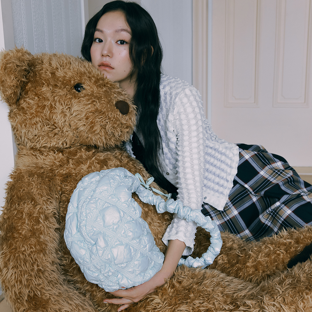 Carlyn Cozy Glow Bag (M)