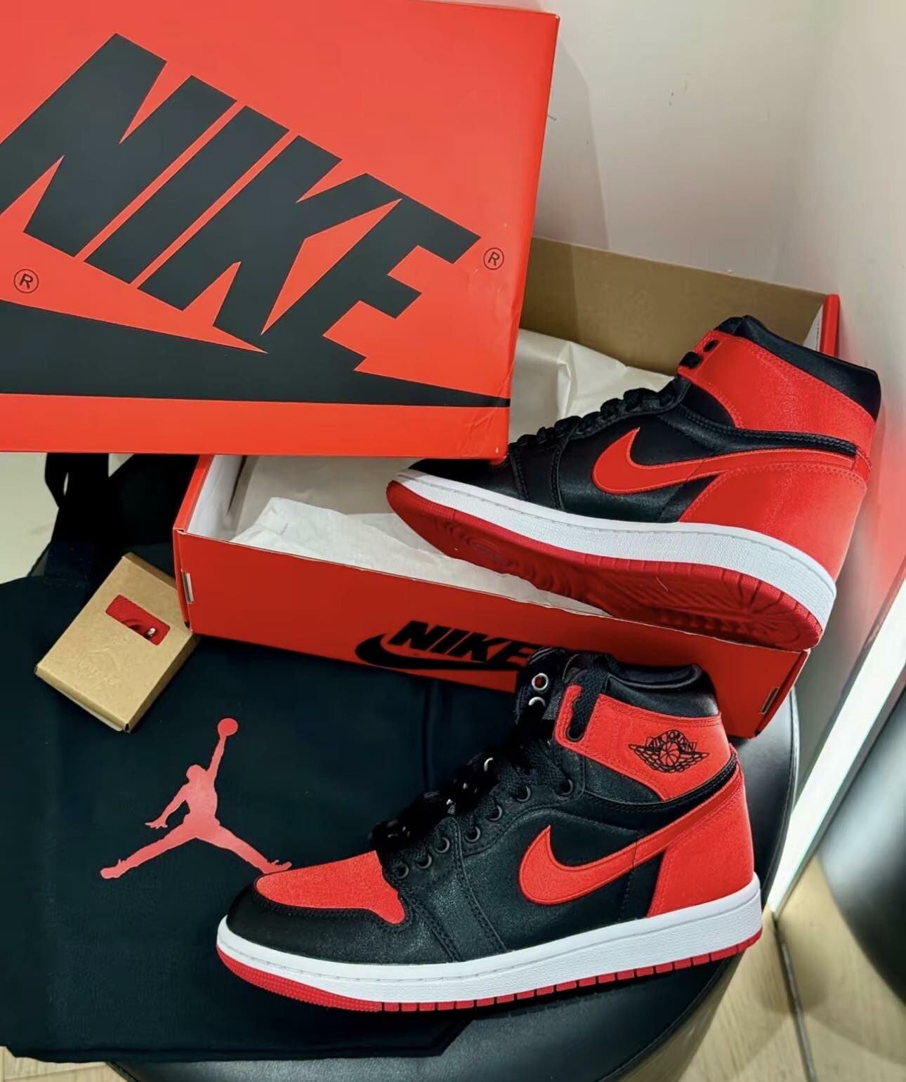 Nike Jordan 1 Retro High OG 女 黑紅 絲綢