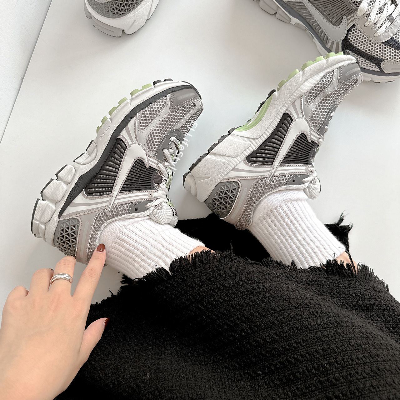 NIKE ZOOM VOMERO 5 煙灰 黑 綠 復古 Y2K 女鞋 FB8825-001 / 預購