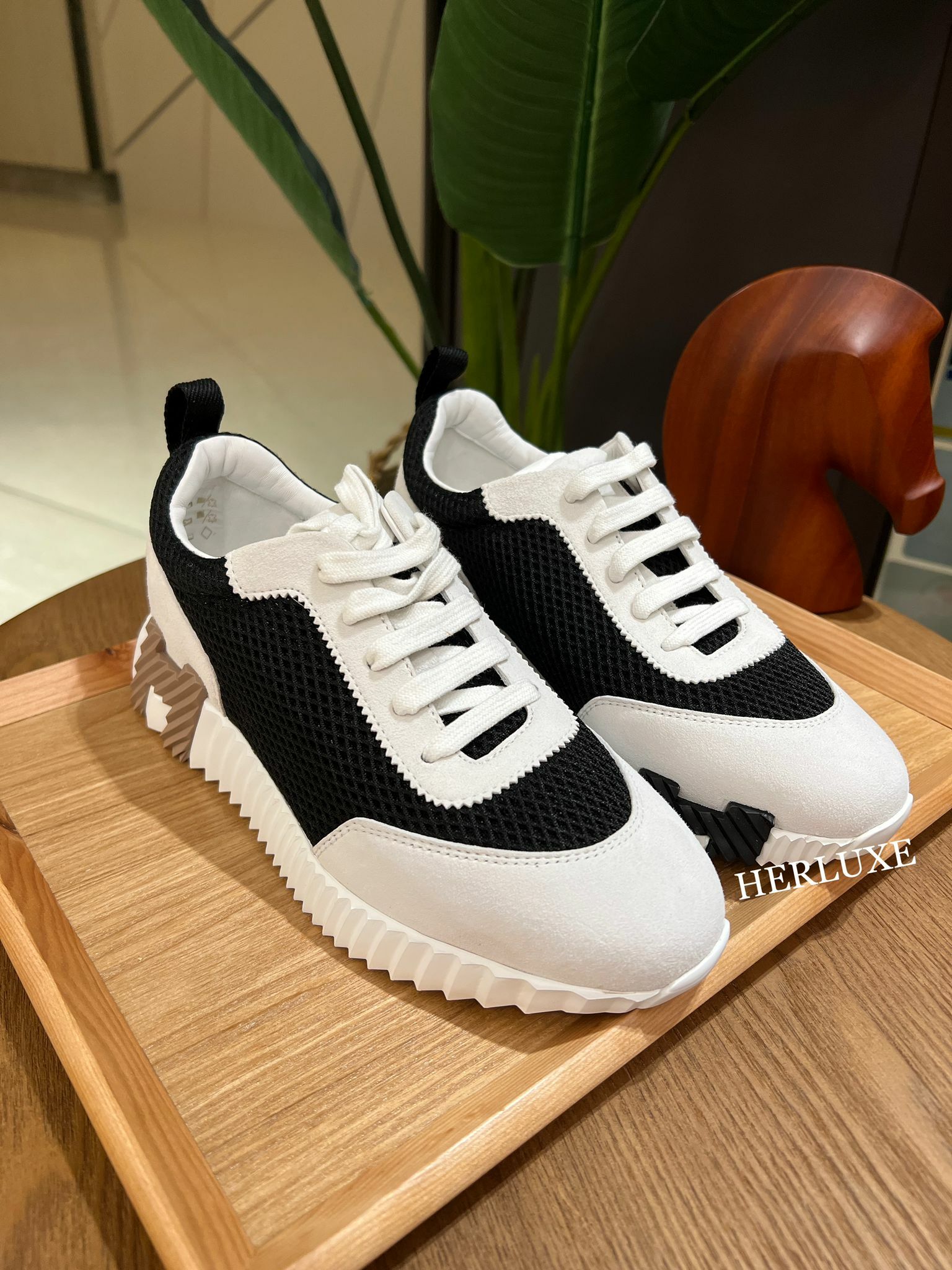Bouncing sneaker noir/ blanc (可預訂鞋碼)