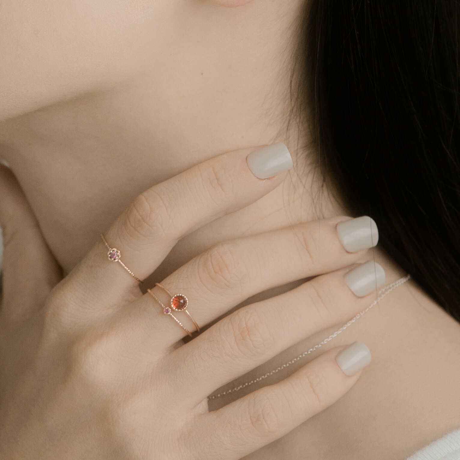 蛋糕邊石榴石戒指