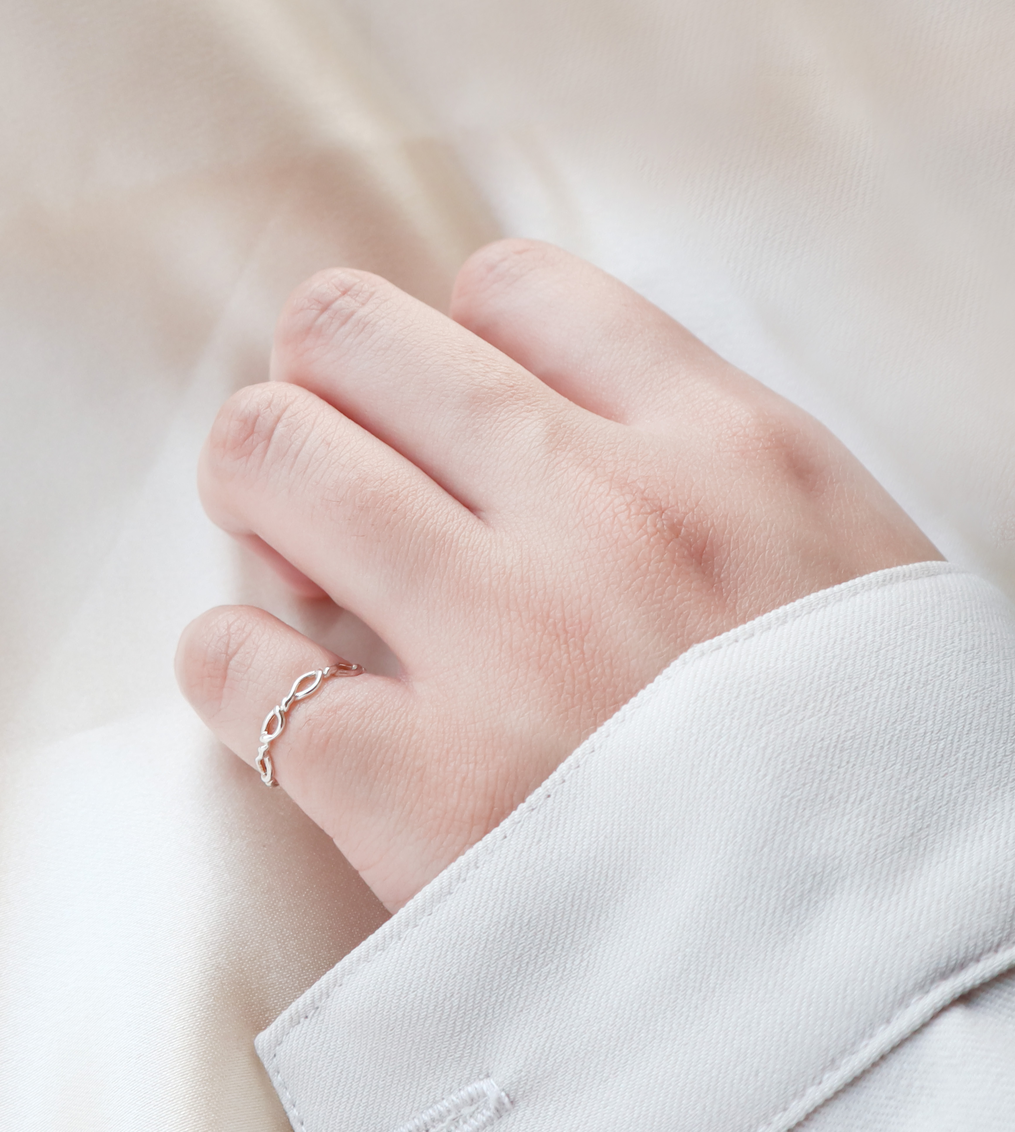 Silver/簡約扭結尾戒